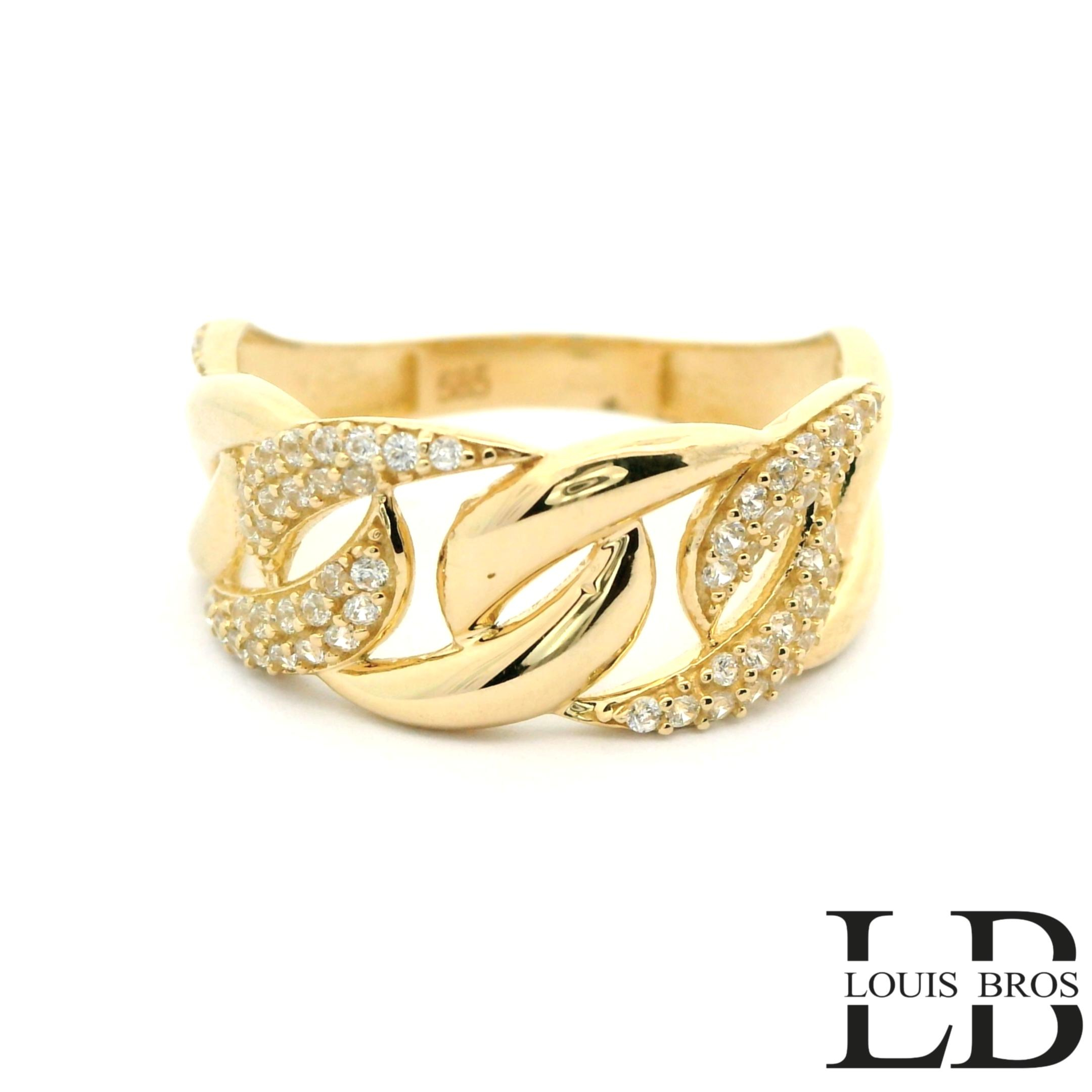 Deze 14 karaat geelgouden ring (2.64.gr) heeft een elegante en tijdloze uitstraling. De ring is bezet met schitterende zirkonia&rsquo;s die het licht prachtig vangen en zorgen voor een verfijnde glans. Het warme geelgoud vormt een mooi geheel met de heldere stenen, waardoor de ring zowel stijlvol als draagbaar is. Een klassiek sieraad dat geschikt is voor dagelijks gebruik en voor bijzondere momenten.
De ring is verkrijgbaar in meerdere afmetingen.