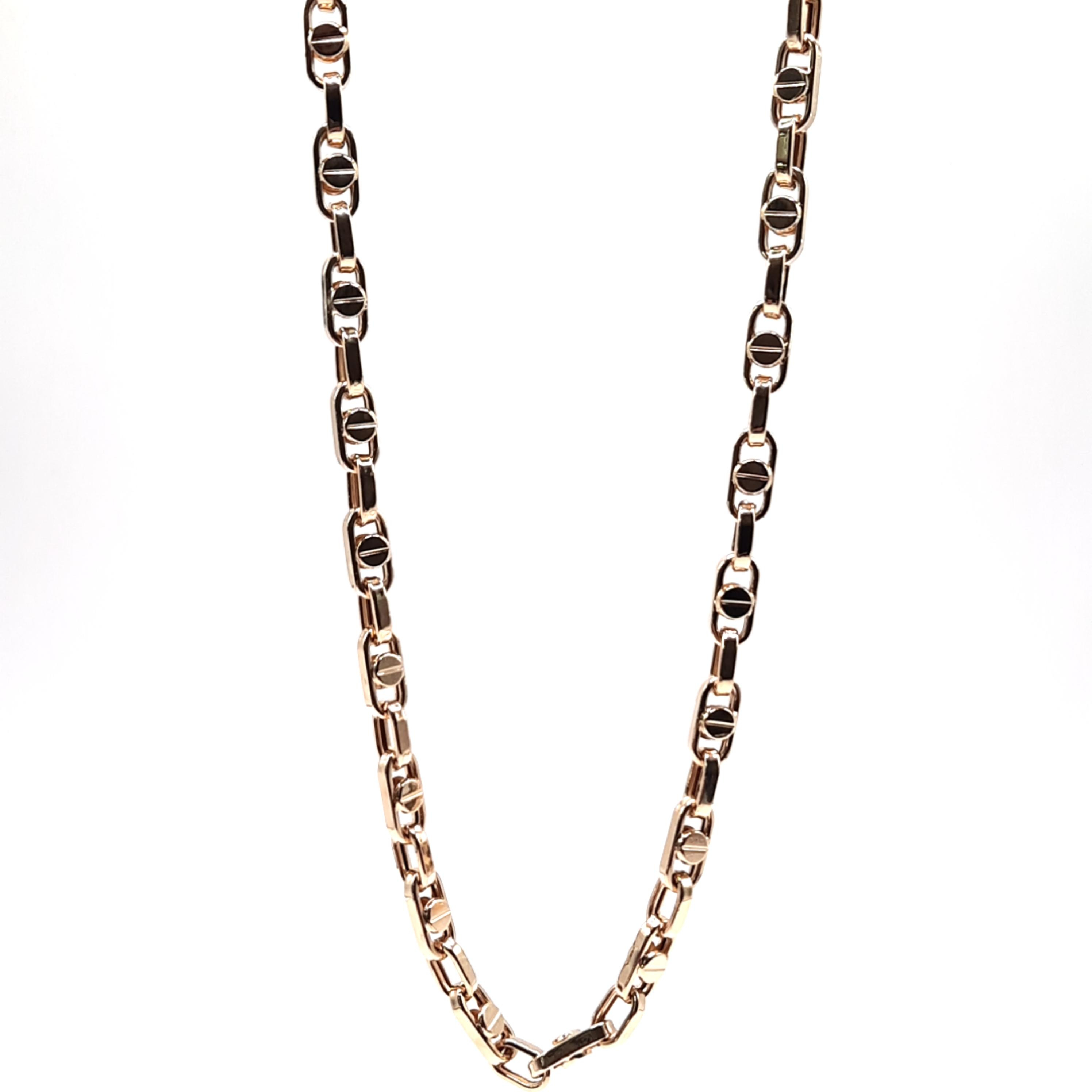 De gouden herenketting met modelnummer BREA-RDL-0002924 is gemaakt van 14-karaats goud. Deze glanzende ketting heeft een breedte van 5,5 mm en een lengte van 60 cm. Met een gewicht van 20,24 gram geeft het een luxueuze uitstraling. Ideaal om solo te dragen voor een elegante look of in combinatie met andere kettingen voor een gelaagd effect.