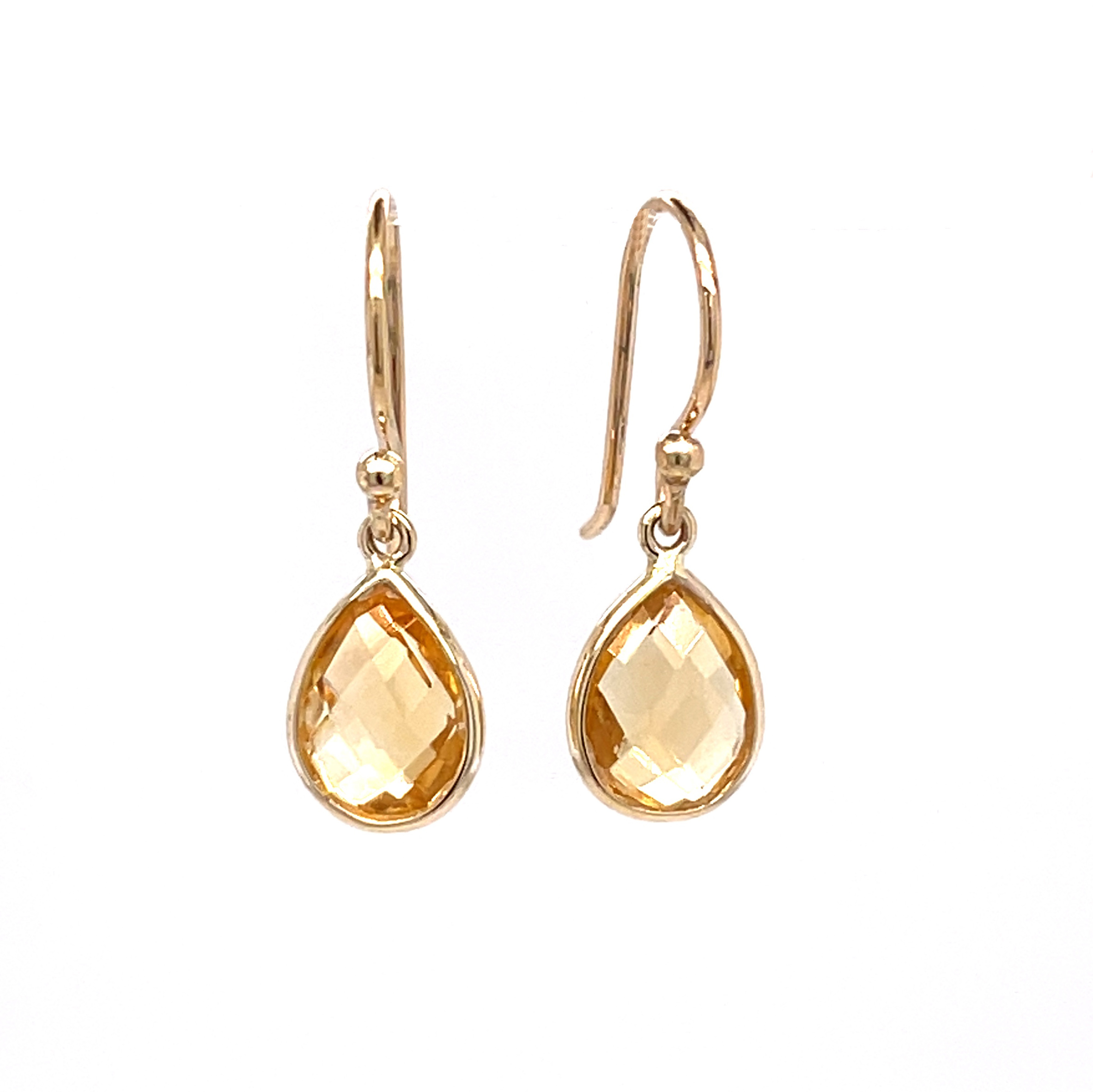 oorhanger 14kt goud
druppel facet van 6x8mm bezel zetting aan losse haak