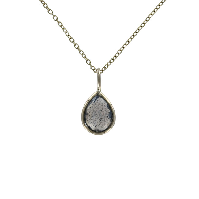 pendant 14kt geel goud
druppel facet steen labradoriet van 6x8mm in bezel zetting