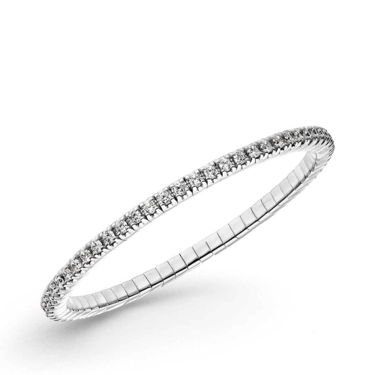 De Dazzling Flex Bracelet Selected is een echte blikvanger. Zirkonia stenen, rondom aaneengeregen in een cirkel, fonkelen vanuit elke hoek.
Of de armband nu afzonderlijk wordt gedragen of gecombineerd in meerdere lagen, dit luxueuze sieraad is een absolute must-have.

De armband is bovendien perfect te combineren met de bijpassende ringen en vormt samen een onvergetelijk geheel.