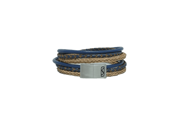 De Tura River armband onder de categorie "Jewel" is een verfijnd sieraad. Het is perfect voor elke gelegenheid en voegt een vleugje elegantie toe aan je look. Draag het solo voor een subtiele uitstraling of combineer met andere armbanden voor een gelaagd effect. Ideaal om elke outfit compleet te maken en je stijl te benadrukken.