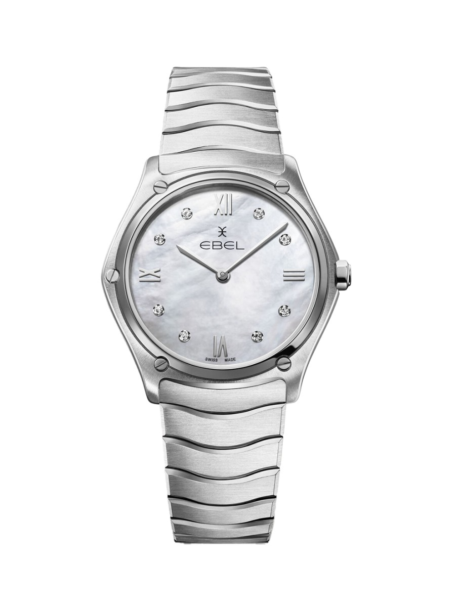 Dit dameshorloge is onderdeel van de Ebel Sport Classic serie. Het horloge is een ode aan het sportief-klassieke horloge dat in de jaren zeventig en tachtig heel wat harten wist te veroveren. In een nieuw jasje is het EBEL Sport Classic horloge vandaag de dag nog net zo relevant als toen.

Alle modellen in deze serie hebben een ronde horlogekast met daarin vijf opvallende 'schroeven'. De horloges zijn bovendien allemaal uitgerust met een antireflecterend saffierglas, een prachtige flexibele horlogeband met zogenaamde golven en een hoge kwaliteit vouwsluiting.

De 1216704 heeft een parelmoer wijzerplaat met zilverkleurige wijzers en romeinse index. Op de wijzerplaat zijn prachtige briljanten geplaatst met een totaal gewicht van 0,05crt. Zowel de horlogekast (33 millimeter) als horlogeband met vouwsluiting zijn gemaakt van edelstaal. Het model is bovendien tot 50 meter waterdicht, wat betekent dat hij om gehouden kan worden tijdens het zwemmen of douchen. Een iconisch en tijdloos horloge voor elegante dames!