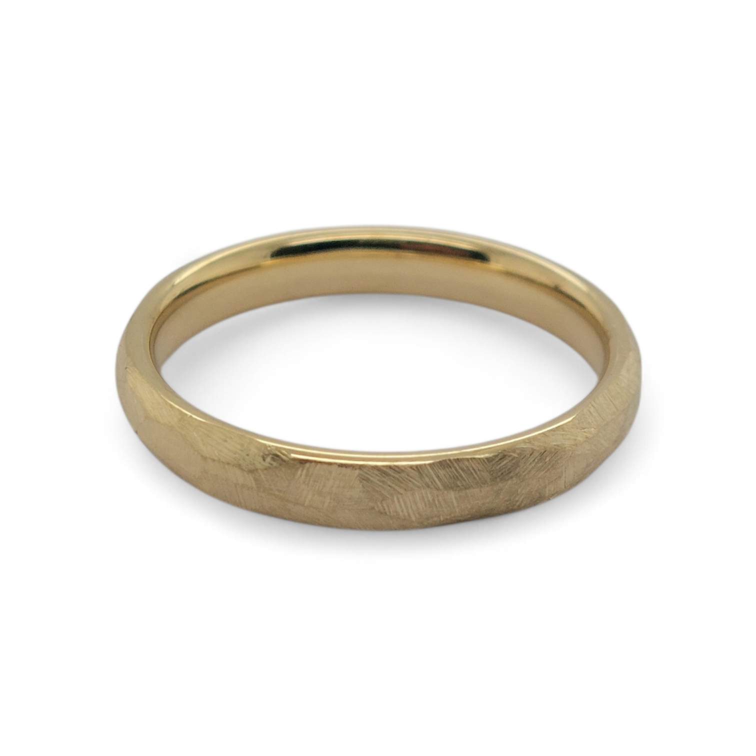 14kt gouden ring met vijlstructuur 3mm breed