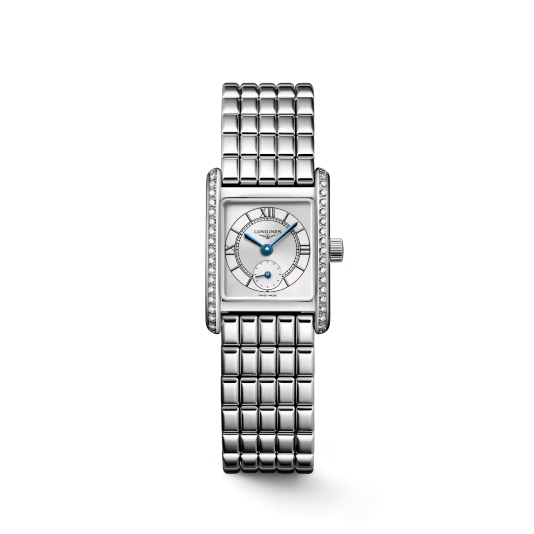 De Longines Mini DolceVita L52000756 is een elegant en stijlvol horloge met een rechthoekige kast en een diamanten bezel. Het heeft een quartz uurwerk. De beste manier om dit horloge te dragen is met formele en chique outfits voor een luxe uitstraling. Een tijdloos accessoire voor speciale gelegenheden.
