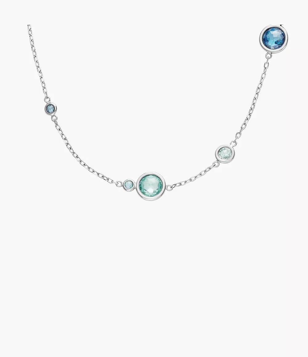 De SKAGEN KETTING SKJ1907040 is een elegante halsketting die de verfijnde esthetiek van Skagen uitstraalt. Deze ketting, gecategoriseerd als sieraad en specifiek als halsketting, is ideaal voor zowel dagelijks gebruik als speciale gelegenheden. Combineer met minimalistische oorbellen of een armband voor een moderne Scandinavische look die eenvoudig maar stijlvol is.