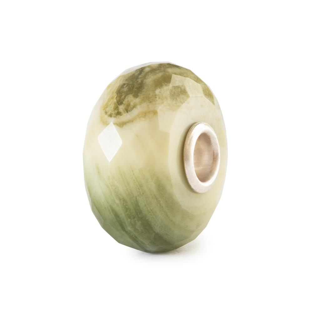 De Trollbeads Groen-gele Calciet hanger, modelnummer TSTBE-20050, is een unieke sieradencategorie. Met zijn opvallende groen-gele tinten voegt het een vleugje elegantie toe aan elke look. Draag deze prachtige hanger aan een ketting voor een verfijnd accent of combineer met andere Trollbeads-sieraden voor een persoonlijke stijl. Perfect voor dagelijks gebruik of speciale gelegenheden.