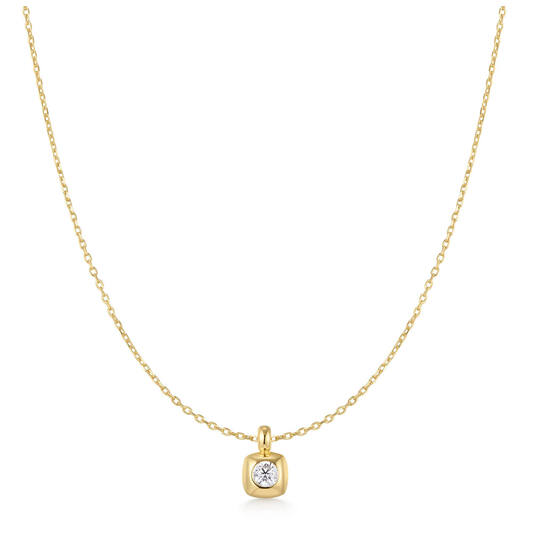 De Ania Haie Tide Echo ketting, modelnummer N072-01G, is een verfijnde zilveren ketting met 14kt goudplating en sprankelende zirconia. Met een lengte van 45 cm valt het ideaal rond de hals en voegt elegantie toe aan elke outfit. Draag het bij een eenvoudige blouse of een elegante avondjurk voor een verfijnde look.