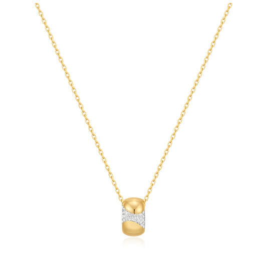 De Ania Haie Tide Echo ketting, model N072-03G, is een elegante halsketting met zilveren en 14kt vergulde schakels, versierd met zirconia-steentjes. Met een lengte van 50 cm, is deze ketting perfect voor zowel casual als formele gelegenheden. Draag deze verfijnde ketting solo voor een subtiele uitstraling of combineer met andere sieraden voor extra glam.