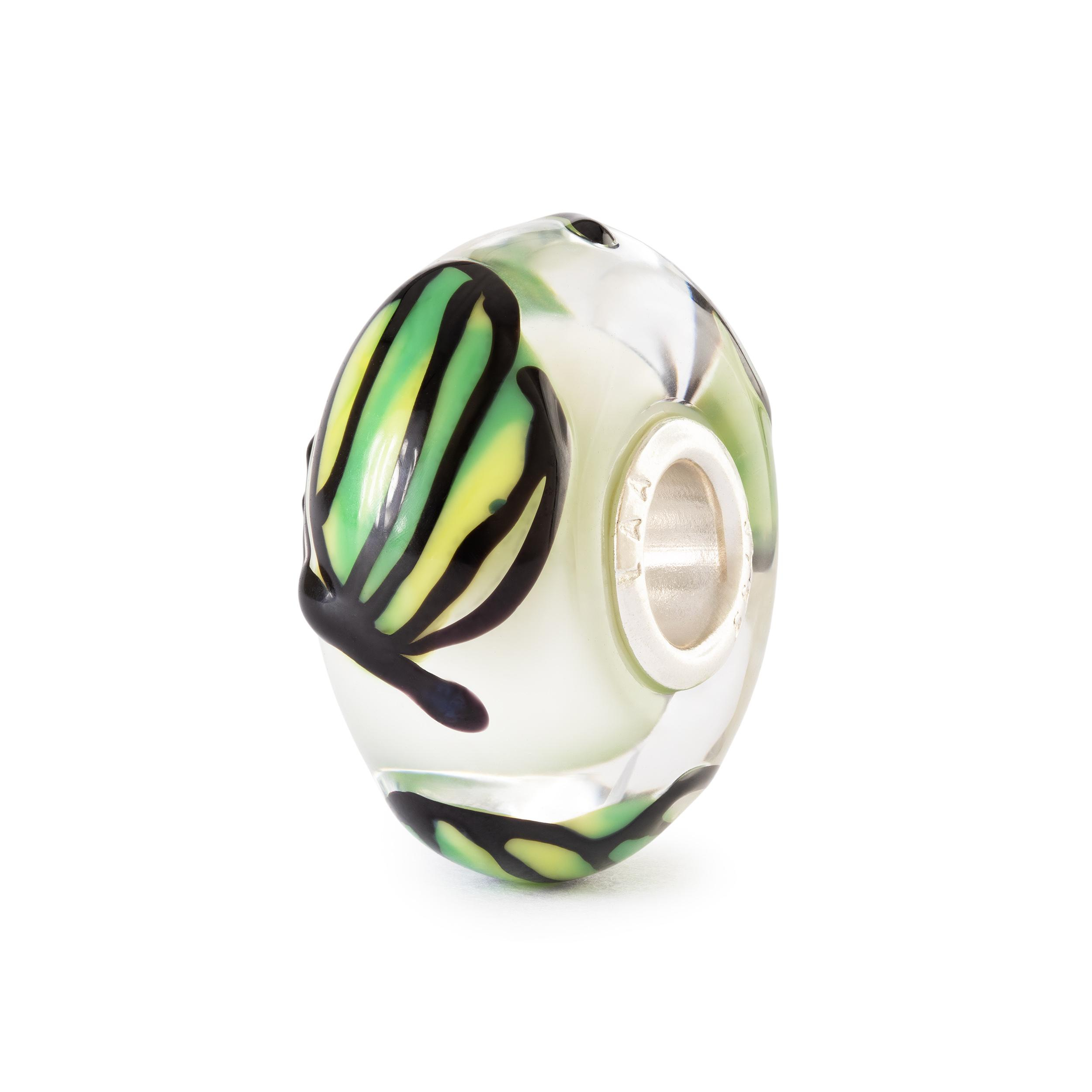 Trollbeads Bosfladder TGLBE-20476 &mdash; prachtige handgemaakte edelsteenbedel met smaragd- en mosgroene tinten en delicate vlindervleugels. Symboliseert verwondering, stilte in de natuur en innerlijke rust. Verkrijgbaar bij Juwelier Schouten &ndash; Middenwaard, Heerhugowaard.