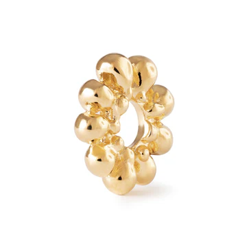 Trollbeads Verbinder van licht verguld TGPBE-30002 &mdash; elegante vergulde bedel van kleine bolletjes die het licht vanuit elke hoek weerkaatsen. Symboliseert uitstraling, focus op wat &eacute;cht belangrijk is en innerlijke kracht. Verkrijgbaar bij Juwelier Schouten &ndash; Middenwaard, Heerhugowaard.