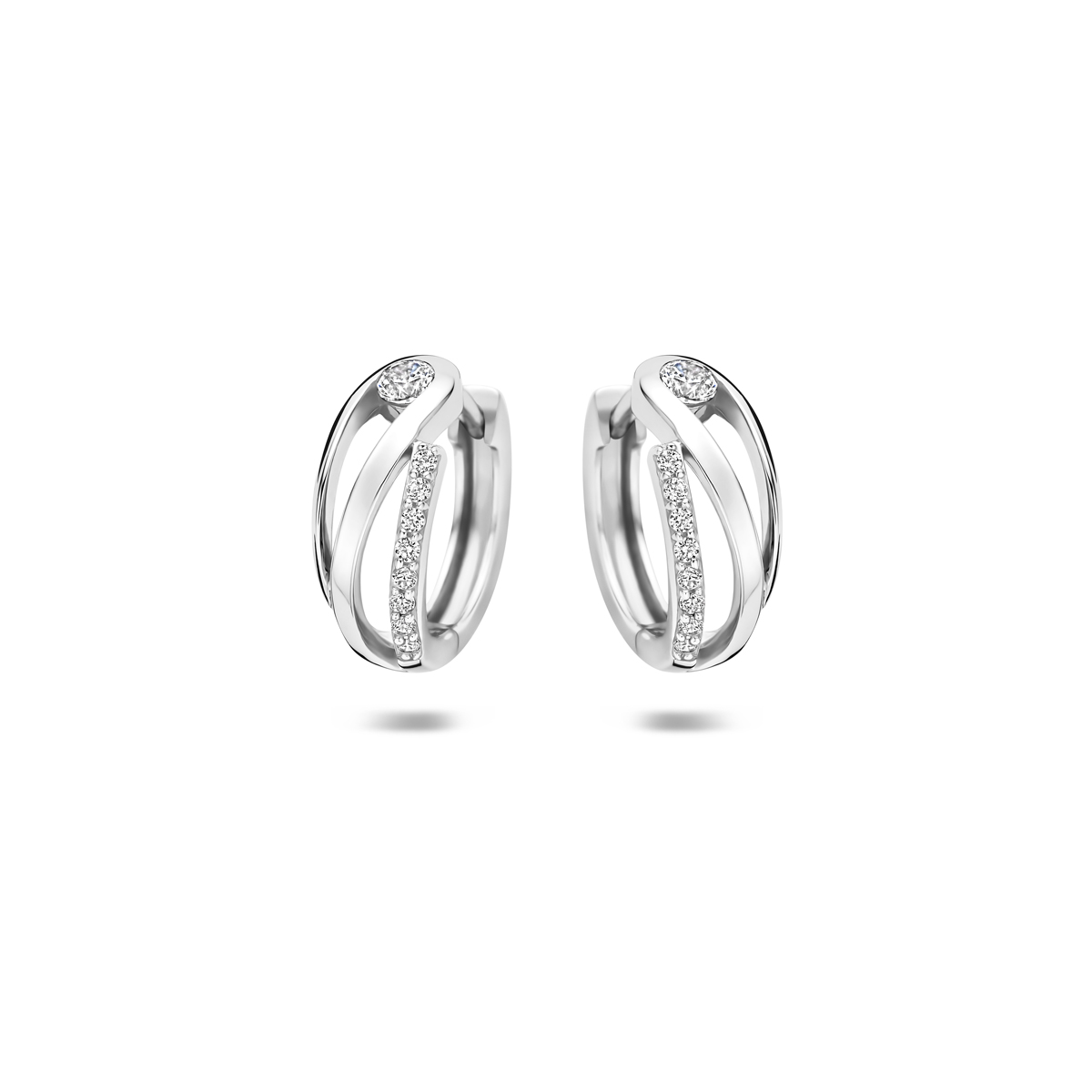 Gerhodineerd 925 zilveren klapoorringen met zirkonia. De klapoorringen hebben een afmeting van 12.5x5.5mm.