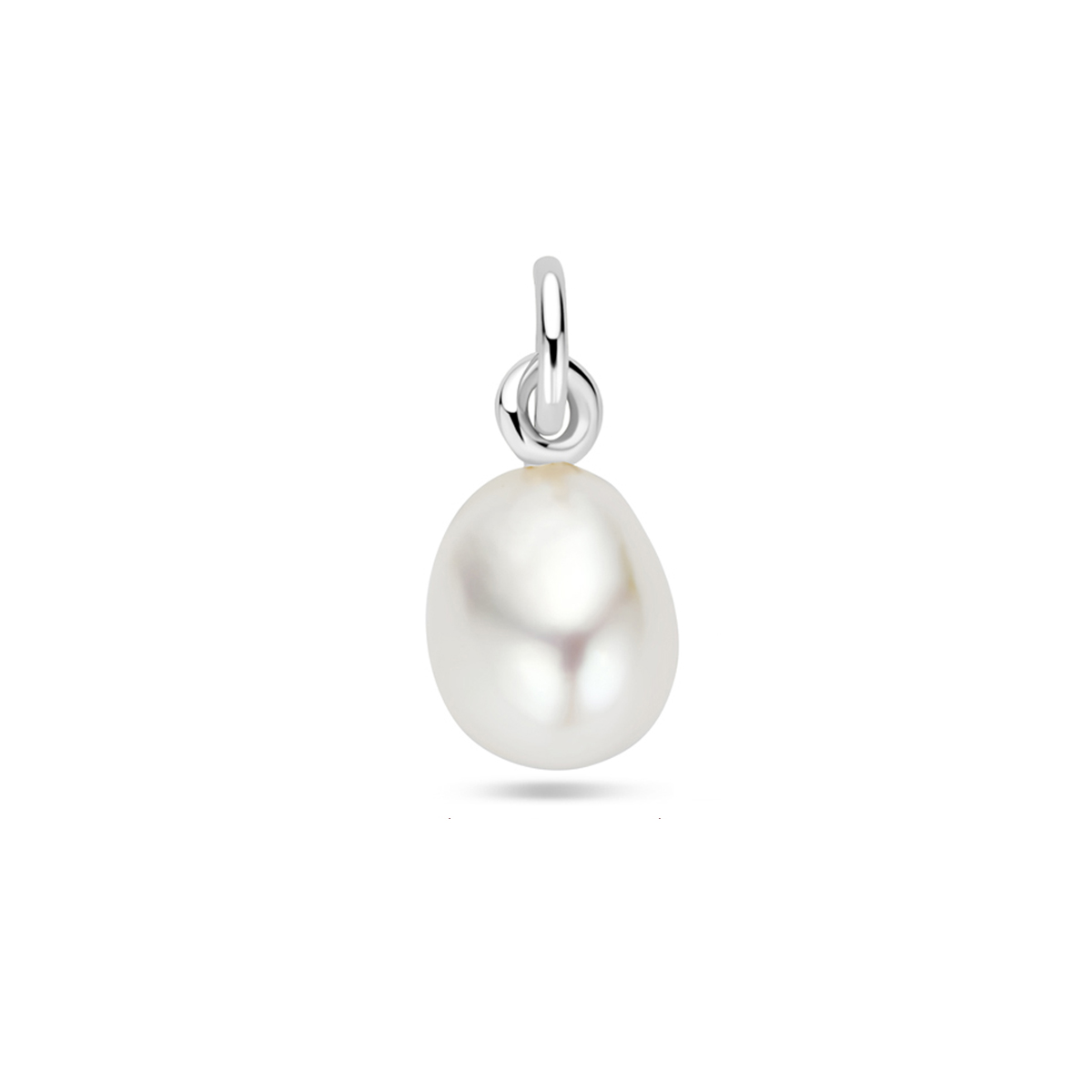 Gerhodineerd 925 zilveren hanger uitgevoerd met een parel. De hanger heeft een totale hoogte van 18.5mm. 