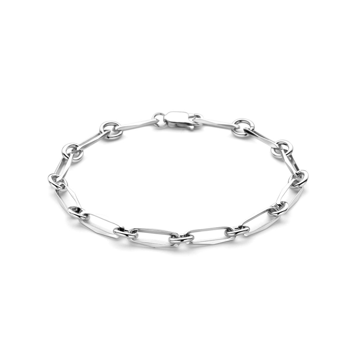 Gerhodineerd 925 zilveren armband met een closed forever schakel van 5mm. De armband is uitgevoerd met karabijnsluiting.