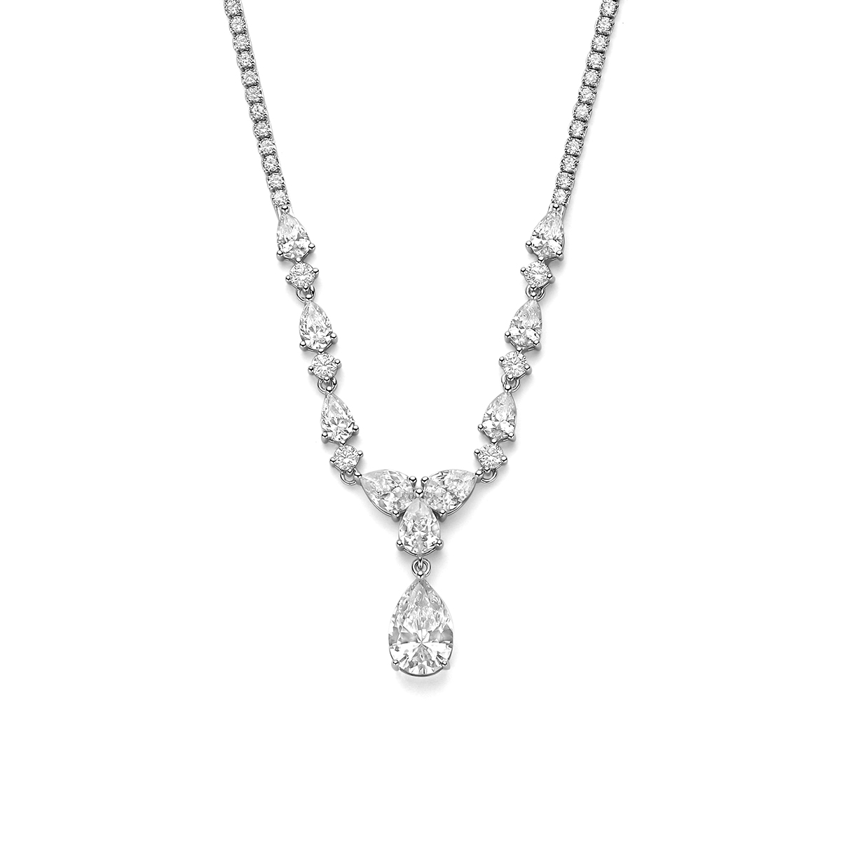 Gerhodineerd 925 zilveren collier uitgevoerd met zirkonia. Het collier heeft een draaglengte van 42cm met 3cm extensie.