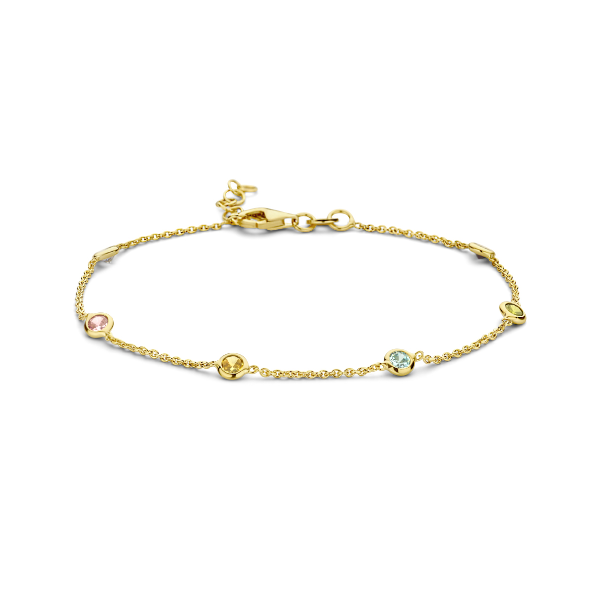 Verguld op 925 zilveren armband uitgevoerd met gekleurd zirkonia en een karabijn sluiting. De armband heeft een draaglengte van 18cm en een extensie van 2cm. De schakelbreedte is 1.3mm. Geen garantie op plating.