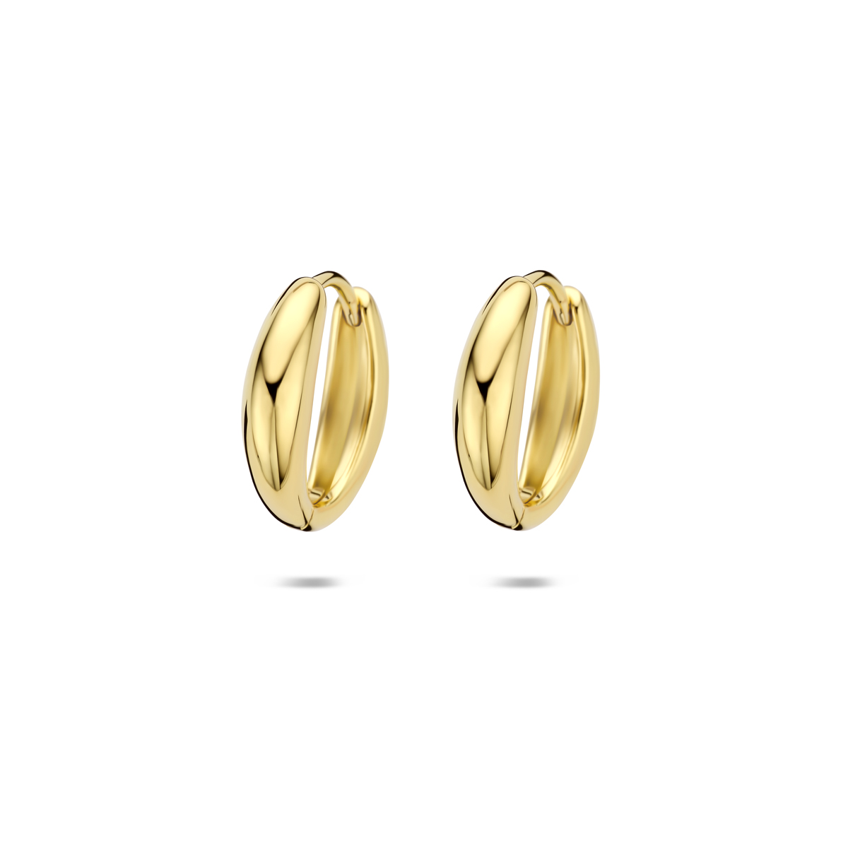 Verguld geel op 925 zilveren klapoorringen met een afmeting van 14.5x3.5mm. Geen garantie op plating.