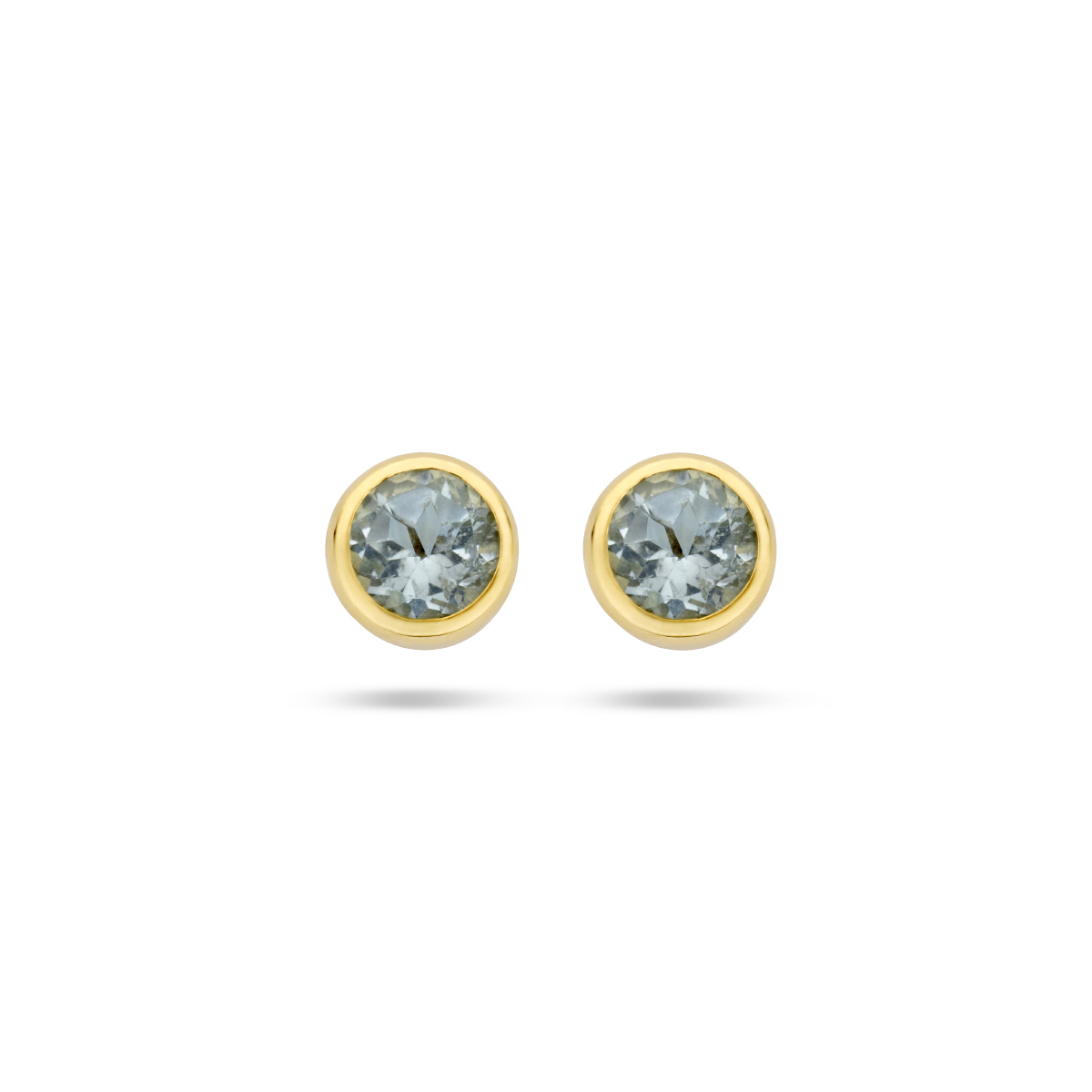 14k Geelgouden oorknoppen uitgevoerd met schitterend blauw topaas. De oorknoppen hebben een diameter van 4,5mm.