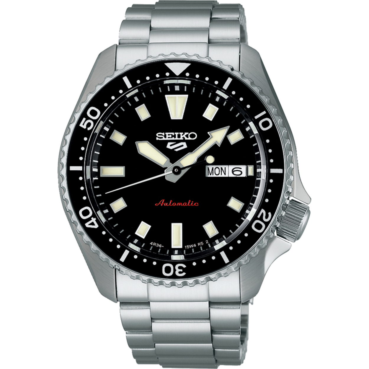 ### Seiko 5 Sports SRPL85K1

De Seiko 5 Sports SRPL85K1 is een klassiek en veelzijdig automatisch horloge dat de iconische stijl van Seiko&rsquo;s SKX‑duikhorloges combineert met een moderne en verfijnde uitvoering. De zwarte sunray‑wijzerplaat ligt diep en rijk in kleur, met opgelegde uurmarkeringen en LumiBrite‑gevulde wijzers die de tijd zelfs in schemering duidelijk zichtbaar maken. Het horloge heeft daarnaast een glanzende bezel met glazen inzet en een nieuw ontworpen roestvrijstalen armband met afgeronde schakels voor een comfortabele en stijlvolle pasvorm.

In het hart van het horloge bevindt zich het robuuste Seiko 4R36‑uurwerk, dat automatisch oplaadt door beweging en ook met de hand kan worden opgewerkt. Dit mechanische uurwerk levert een gangreserve van ongeveer 41 uur, is betrouwbaar in dagelijks gebruik en biedt naast tijdsaanduiding ook een heldere dag‑ en datumweergave.

De kast heeft een diameter van 42,5 mm en is voorzien van een gebogen Hardlex‑glas dat de wijzerplaat beschermt tegen krassen. Met een waterbestendigheid van 10 bar (100 m), een unidirectionele draaibare bezel en een doorzichtige schroefdeksel aan de achterzijde, is dit model niet alleen elegant, maar ook sportief genoeg voor dagelijks gebruik en zwemmen.