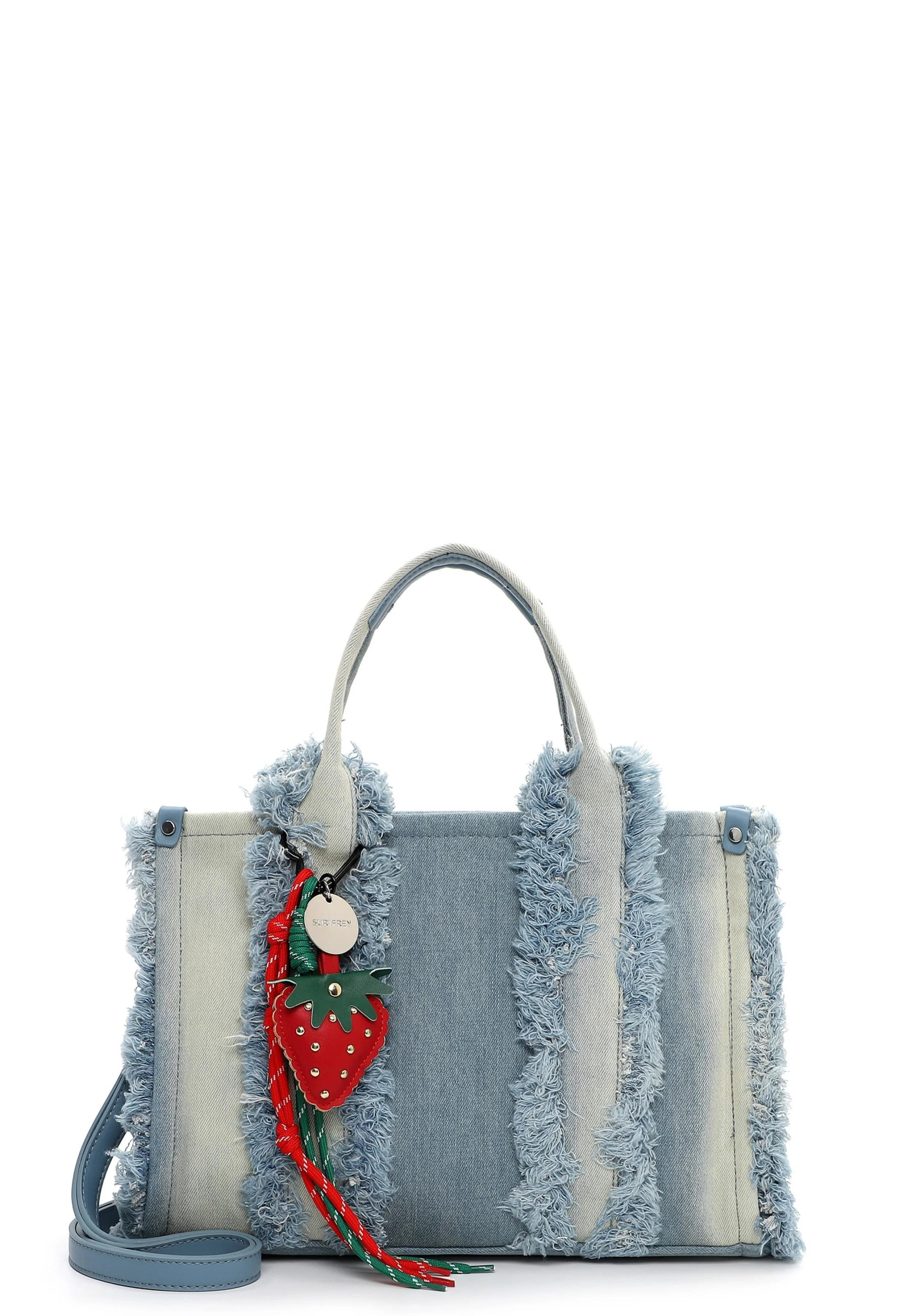 Tote Bag SFY Kally Medium &ndash; Trendy Shopper met Fringes en Ritssluiting

De Tote Bag SFY Kally Medium is een stijlvolle en zelfverzekerde shopper die moeiteloos met je meebeweegt door het dagelijks leven. Deze middelgrote tote bag is gemaakt van een hoogwaardige katoenmix (cotton blend) en sluit veilig af met een ritssluiting. Het tweekleurige design en de verfijnde materiaalafwerking geven de tas een moderne, chique uitstraling.

Of je nu onderweg bent naar je werk, een dagje gaat shoppen of een casual outfit wilt upgraden: de SFY Kally Medium is jouw ideale metgezel.

Comfortabel, ruim en veelzijdig

De shopper beschikt over een ruim hoofdvak en een extra binnenvak met rits, zodat je al je essentials overzichtelijk kunt opbergen. Dankzij het zachte materiaal voelt de tas prettig aan en is hij comfortabel om te dragen, zelfs wanneer hij goed gevuld is.

De speelse franjes zorgen voor een unieke look en geven deze tas net dat beetje extra flair. Met de twee handvatten en de verstelbare, afneembare schouderriem draag je de tas zoals jij dat wilt: over de schouder of in de hand. Perfect aan te passen aan elke situatie en elke stijl.

Waarom kiezen voor de SFY Kally Medium?

Modieuze tote bag / shopper voor dames

Gemaakt van duurzame katoen- en polyesterblend

Zacht, lichtgewicht en comfortabel

Trendy franjes voor een unieke uitstraling

Ruim genoeg voor dagelijkse boodschappen en essentials

Geen onderdelen van dierlijke oorsprong

Productdetails

Type: Tote bag / shopper

Model: SFY Kally Medium

Materiaal: Cotton blend (katoen & polyester)

Sluiting: Ritssluiting

Interieur: Hoofdvak + binnenvak met rits

Handvatten: Twee

Schouderriem: Verstelbaar en afneembaar

Draagstijl: Over de schouder of in de hand

Afmetingen:

Lengte: 14 cm

Breedte: 34 cm

Hoogte: 24 cm

De SFY Kally Medium tote bag is de perfecte keuze voor vrouwen die houden van een combinatie van comfort, ruimte en een trendy design. Een echte eyecatcher die niet mag ontbreken in je tassencollectie.