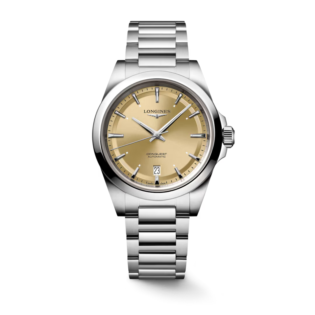 De Longines Conquest L37204626 is een elegante polshorloge in de categorie horloges. Met een roestvrijstalen kast van 38mm, en zilverkleurige band is het stijlvol en waterbestendig tot 10 ATM. Het heeft een gouden wijzerplaat, automatische Zwitserse beweging en saffierglas. Perfect voor zowel formele als alledaagse gelegenheden. 