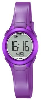 De Calypso horloge K5677/2 is een stijlvol polshorloge dat perfect is voor dagelijks gebruik. Met zijn nauwkeurige tijdsaanduiding en comfortabele pasvorm voegt het verfijning toe aan elke outfit. Draag hem strak om je pols voor de beste pasvorm en functionaliteit. Ideaal voor zowel casual als formele gelegenheden. Voeg deze verleidelijke accessoire toe aan je collectie!