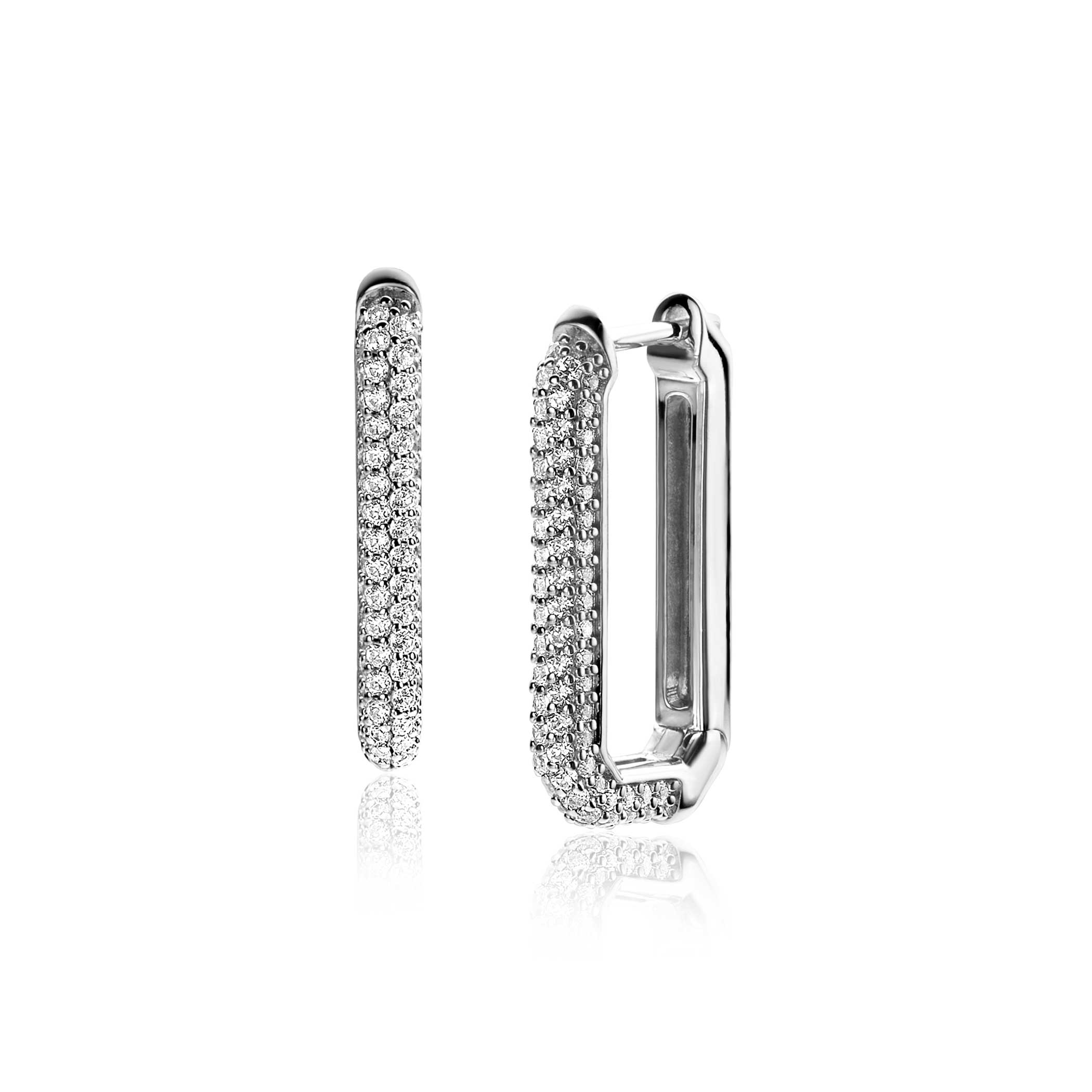 De ZINZI ZIO2494Z klapcreolen zijn gemaakt van zilver en zijn versierd met zirkonia. De oorbellen hebben een juweelgrootte van 23,5 mm, een diepte en breedte van 3 mm, en wegen 5,6 gram. Ze zijn zilverkleurig en glanzend, ideaal voor een elegante touch aan elke outfit. Draag ze met opgestoken haar voor een stijlvolle look.