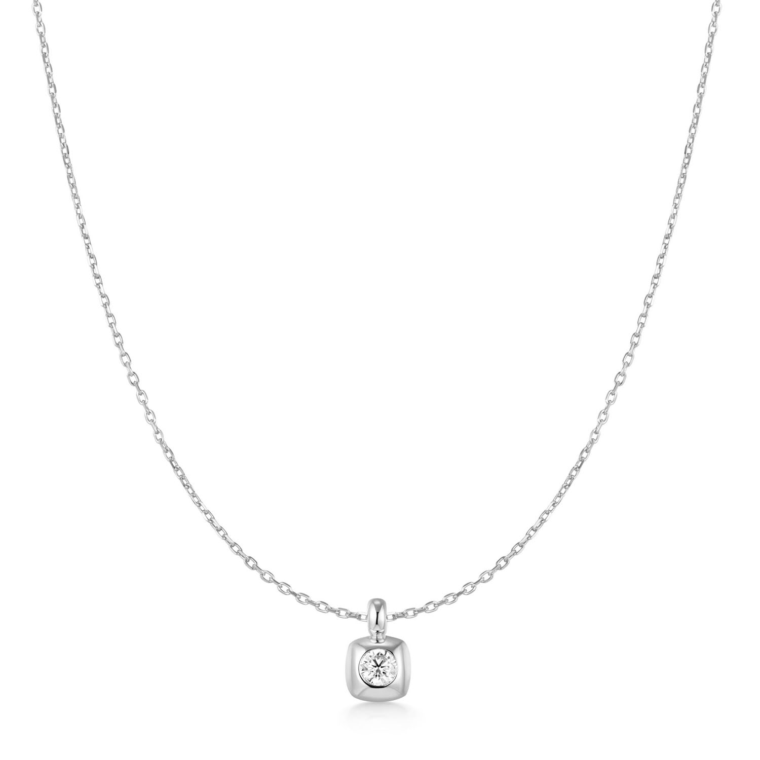 Subtiel en verfijnd, deze ketting heeft een zacht vierkante, kussenvormige hanger met een zirconia. Draag hem alleen voor een minimalistische look, of combineer hem met opvallende sieraden om de eenvoud te benadrukken. Het is meer dan alleen een sieraad; het is een bewijs van zelfvertrouwen en moeiteloze elegantie.

MERK
Ge&iuml;nspireerd door de laatste fashion trends is Ania Haie het toonaangevende sieradenmerk voor hoogkwalitatieve maar ook betaalbare zilveren sieraden, zonder op de kwaliteit in te leveren. Iedere collectie is gebaseerd op de laatste catwalktrends, waardoor Ania Haie snel tot h&eacute;t sieradenmerk voor stijlbewuste consumenten is verkozen. Elk sieraad wordt ontworpen om te combineren met andere sieraden waardoor je je eigen look kunt cre&euml;ren. Maar ook zijn Ania Haie sieraden opvallend genoeg om op zichzelf te dragen.

SPECIFICATIES
- Ania Haie
- Ketting
- 925 zilver
- Lengte 45,5cm
- AH N072-01H