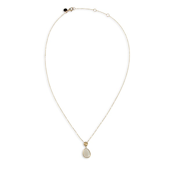 De ITALO BOTTENE TINTA 14K geelgouden ketting met maansteen, modelnummer PED 4174 GM, is een verfijnd sieraad van 14-karaats goud. De ketting heeft een lengte van 45 CM en is perfect voor elegante gelegenheden. Draag het als een statement piece op een eenvoudige jurk of blouse om de stijlvolle uitstraling te accentueren.