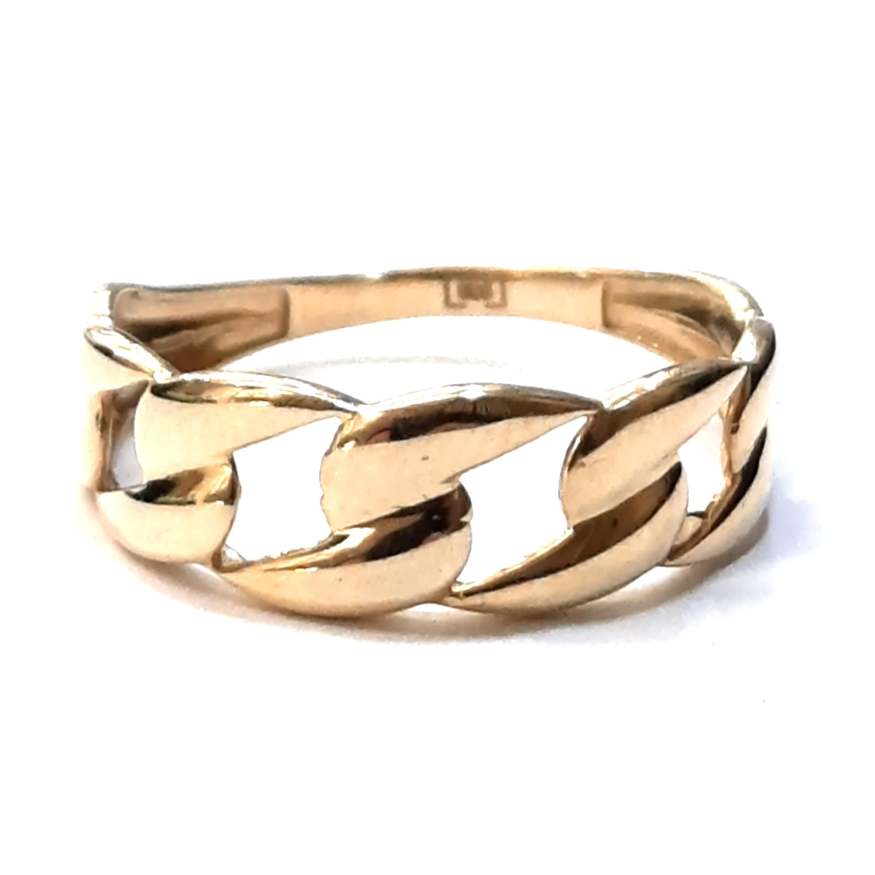 De gouden dames ring BREA-0001966 is vervaardigd uit hoogwaardig 14-karaats goud en biedt een verfijnde glans. Met een elegante gouden kleur is deze ring perfect als statement stuk. Draag het als een opvallende accessoire voor een avondje uit of dagelijks voor een vleugje luxe. Perfecte pasvorm in maat 54, met zorg ontworpen voor elke gelegenheid.