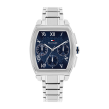 De Tommy Hilfiger Tonneau herenhorloge, modelnummer 1710763, is een stijlvol polshorloge met een roestvrijstalen kast en band. Het beschikt over een blauwe wijzerplaat met Romeinse indexen, analoge indicatie, en datumaanduiding. Waterbestendig tot niveau 3 en nikkelvrij. Draag dit horloge voor formele en casual gelegenheden voor een tijdloze, elegante uitstraling.