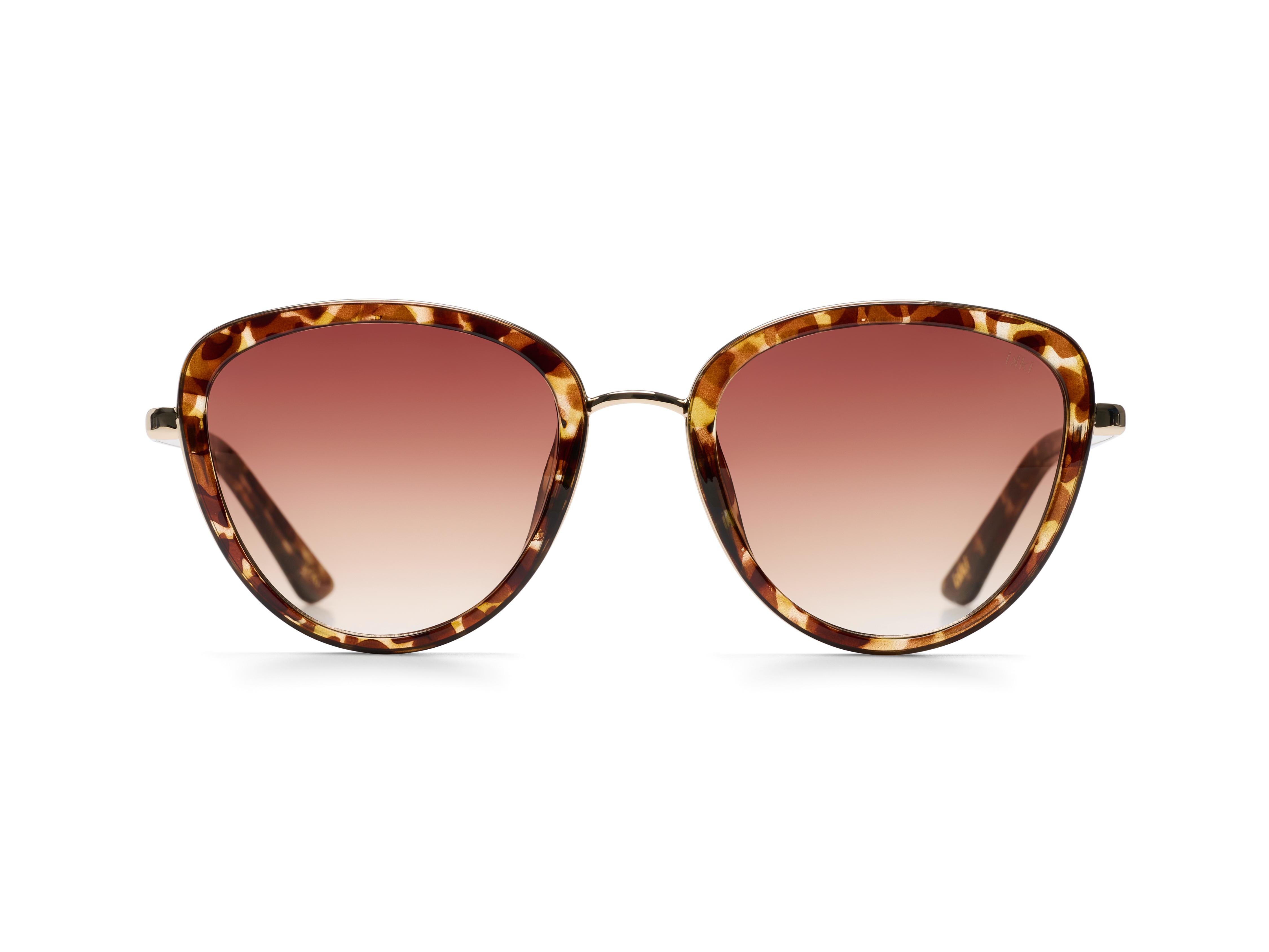 De Ikki Zonnebril Light Turtle Gradient Brown, modelnummer IKKI24-7, is een stijlvolle zonnebril die valt onder de categorie ACCESSOIRES en specifiek is ontworpen als zonnebril. Het beste draagmoment is op zonnige dagen voor optimale bescherming en een trendy uitstraling. Combineer met casual of chique outfits voor een modieuze look.