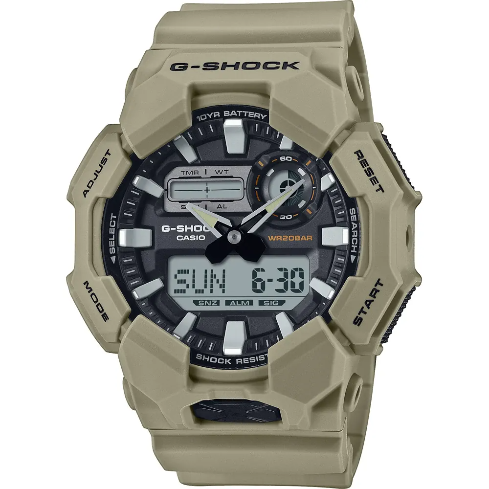 Casio G-Shock Classic Style heren horloge zwart-beige 52 mm analoog-digitaal 20 ATM | GA-010-5AER &mdash; stoer sporthorloge met multifunctioneel display, schokbestendige constructie en waterdichtheid tot 20 ATM. Met moderne zwart-beige kleurstelling en sportieve uitstraling. Verkrijgbaar bij Juwelier Schouten &ndash; Middenwaard, Heerhugowaard