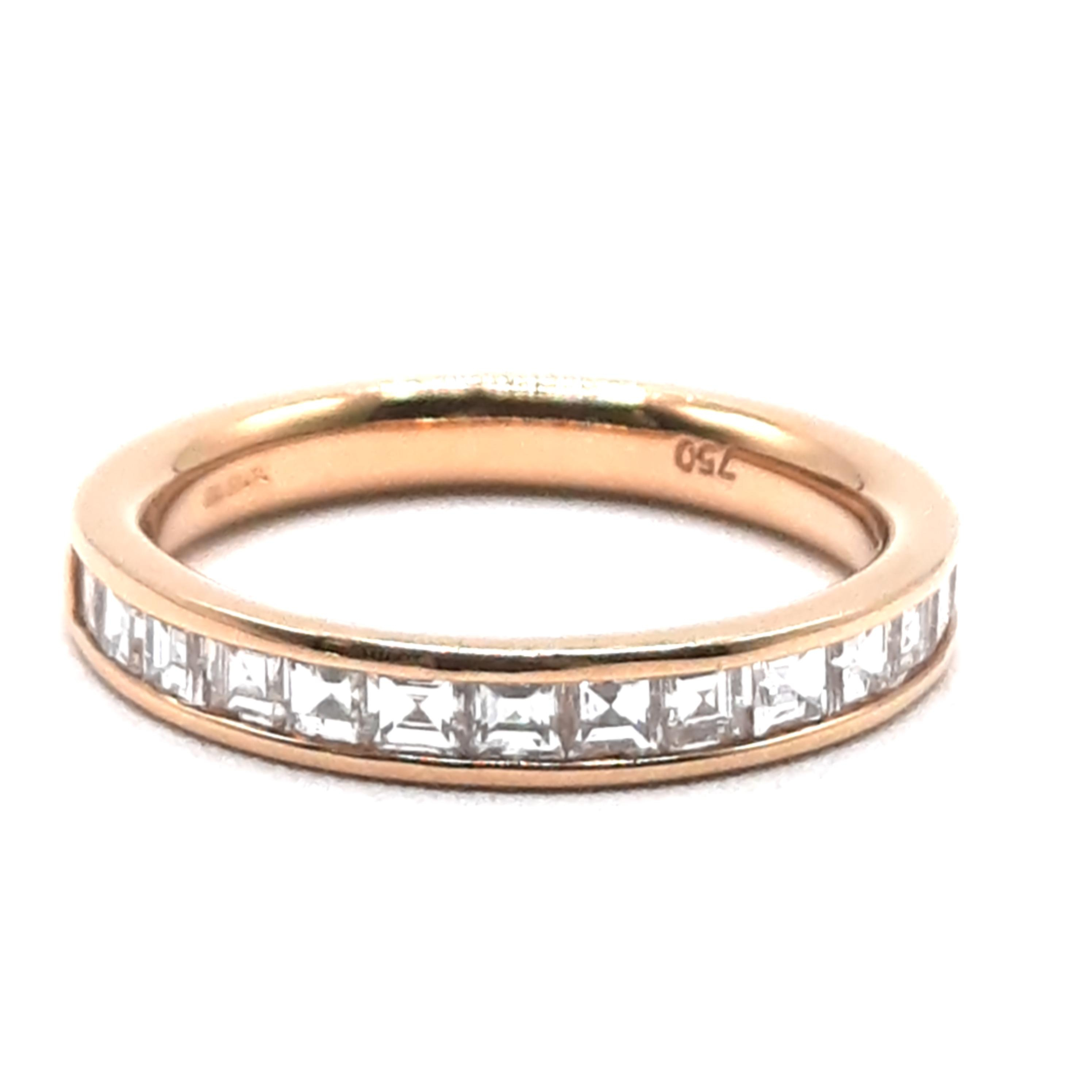 Deze prachtige verlovingsring, model 0012, met een briljante diamant van 0.78ct (SI1, G-kleur), is vervaardigd uit 18 karaat goud en heeft een ringmaat van 53. De ring heeft een elegante breedte van 3,2 mm en is perfect voor een verloving. Draag deze schitterende ring bij een romantisch aanzoek of speciale gelegenheden.