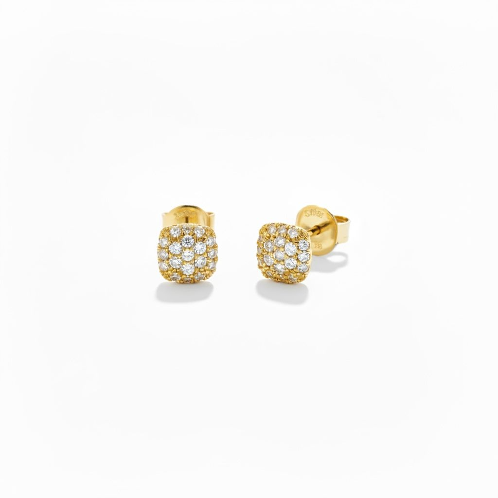 14 karaat geelgouden oorknoppen met 46 briljantjes met een totaal van 0.23 caraat.