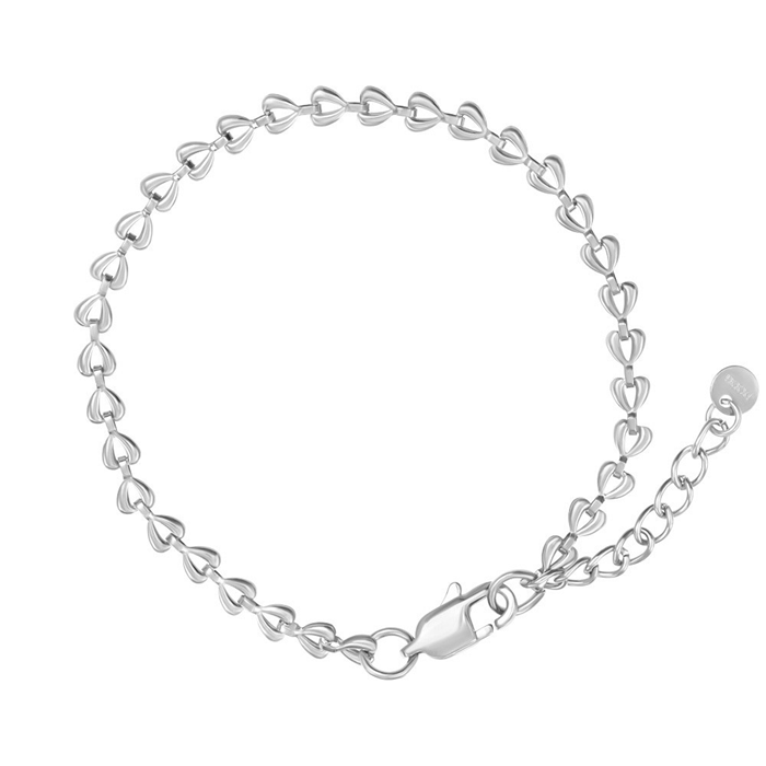 De iXXXi Armband &lsquo;Chained Hearts&rsquo; is gemaakt van stainless steel en bestaat uit hartvormige schakels die samen een sierlijke armband vormen. Een perfect sieraad om cadeau te doen aan jezelf of aan iemand die je lief is. De iXXXi armband Chained Hearts heeft een lengte van 17 - 20 centimeter. Mix en match met meerdere iXXXi armbanden uit onze collectie en maak zo jouw 'armparty' compleet.

Gemaakt van duurzaam stainless steel.
Hypo-allergeen
Nikkel vrij
Verkleurt niet en geeft niet af op de huid.