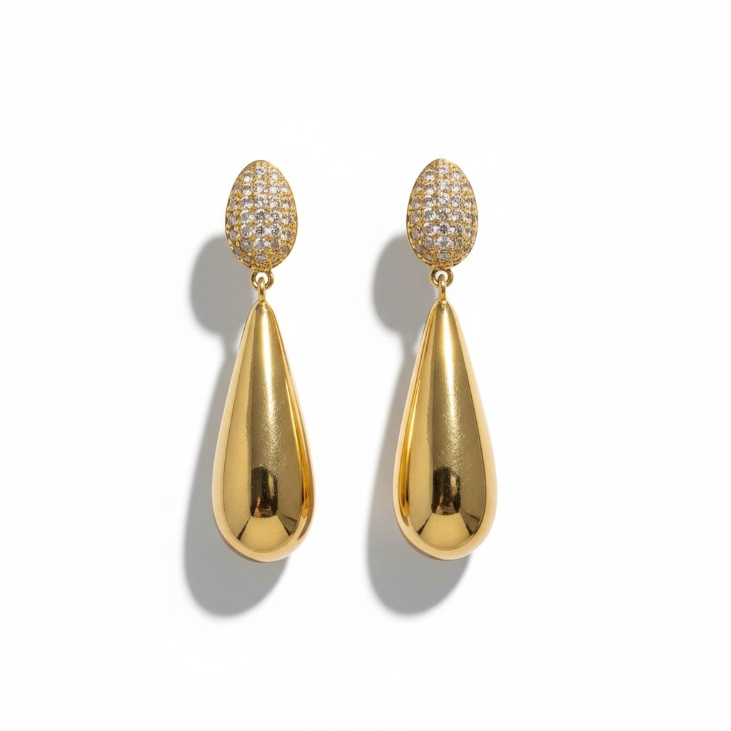 14 karaat geelgouden oorknoppen met druppelvormige hanger en met briljant met totaal 0.43 caraat. 