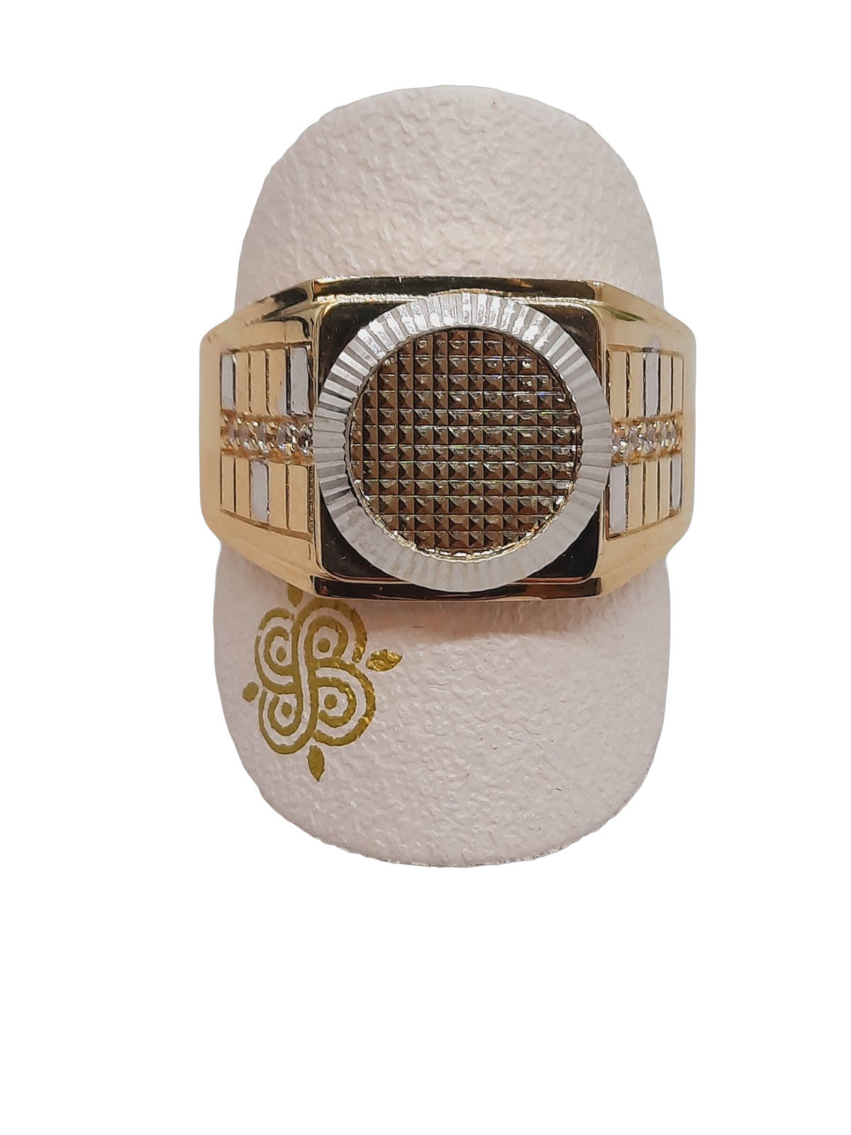 Deze prachtige ring van modelnummer 000126 is gemaakt van 14-karaats goud. De ring heeft een gouden kleur en een diameter van 66 mm. Perfect voor speciale gelegenheden of als dagelijks accessoire. Combineer met andere gouden sieraden voor een elegante look. Een tijdloos en chic sieraad voor iedere garderobe.