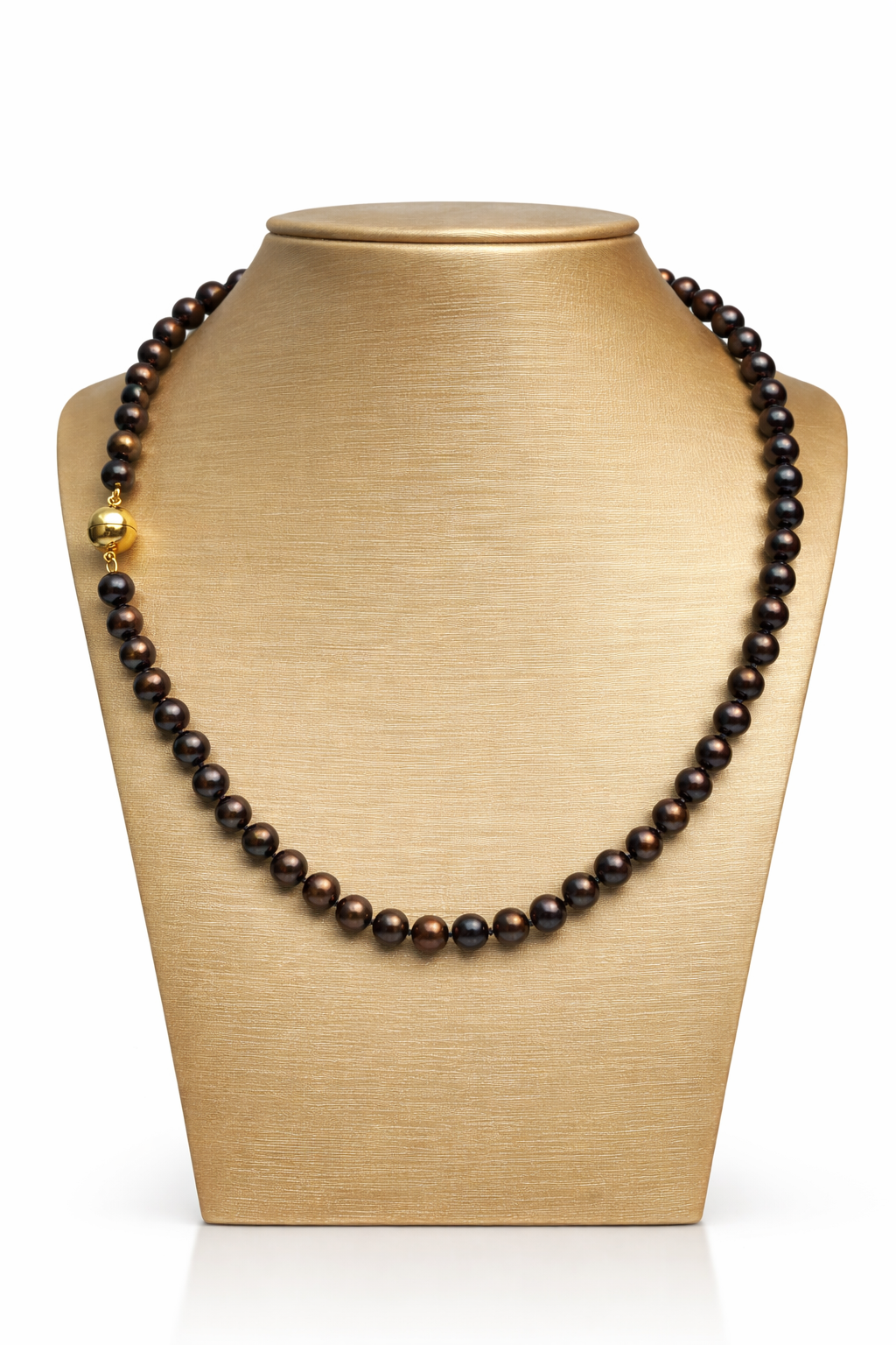 Zoetwatercollier met double slot 45 cm donker &mdash; stijlvol collier met donkergekleurde zoetwaterparels en dubbele sluiting voor extra elegantie. Tijdloos en chic, perfect voor speciale gelegenheden of als verfijnde finishing touch bij klassieke outfits. Verkrijgbaar bij Juwelier Schouten &ndash; Middenwaard, Heerhugowaard.