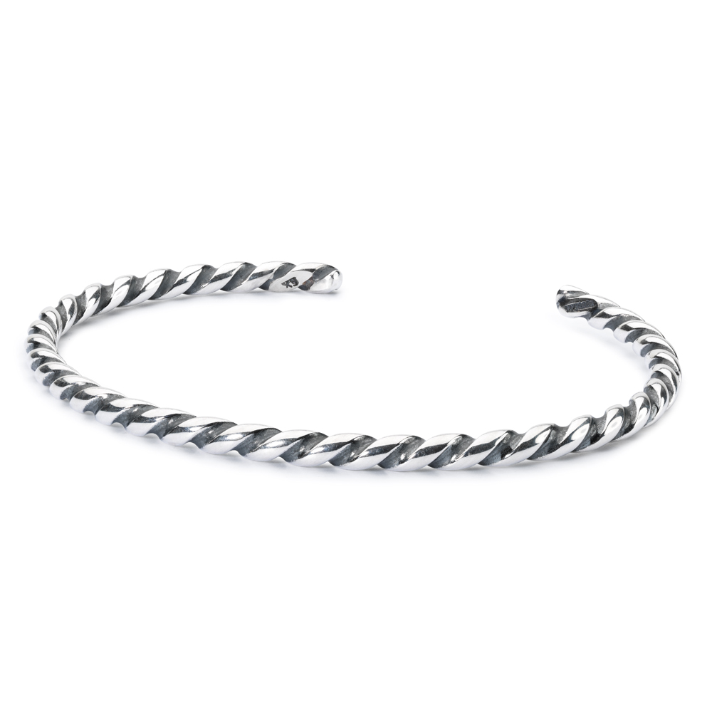 Een elegante manier om je Trollbeads te dragen.Draag de bangle alleen met je favoriete Trollbeads, of tooi je pols juist met meerdere bangles. Bevestig stoppers aan beide uiteinden van de kralen.