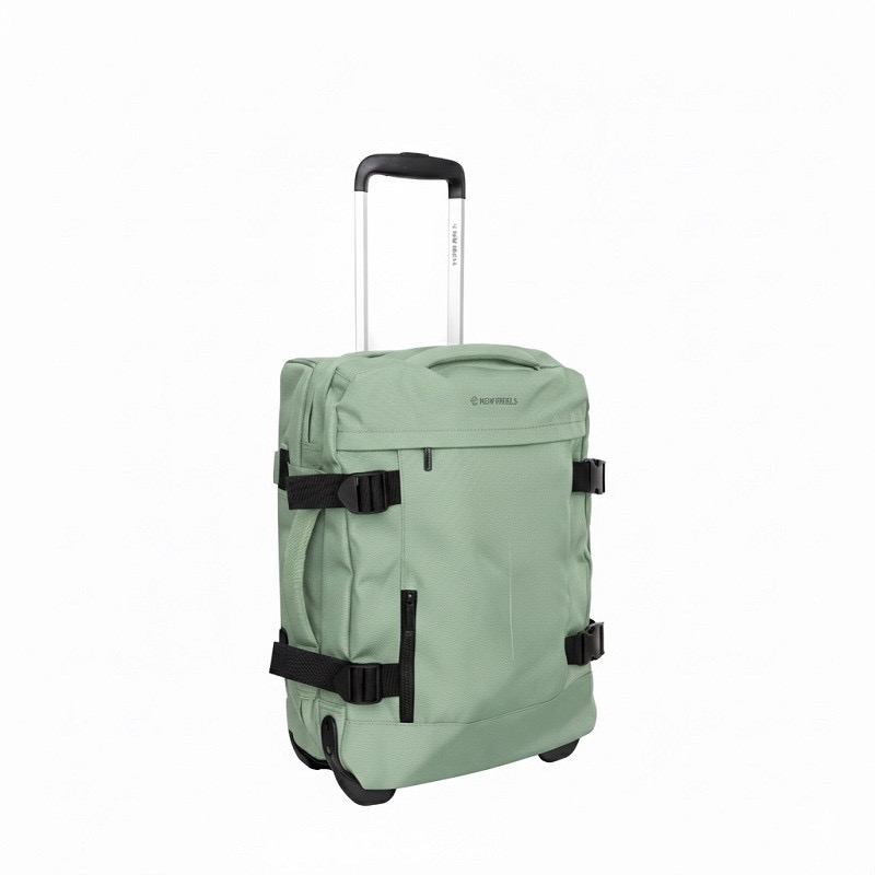 Productomschrijving
Gassaway Trolley handbagage
De Gassaway Trolley maat S in de kleur Salie Groen is een praktische en stijlvolle reisgenoot voor elke trip. Ook verkrijgbaar als           3-delige set bestaat uit drie koffers van verschillende formaten, zodat je altijd het juiste formaat bij de hand hebt &ndash; of je nu een weekend weg gaat of een langere vakantie plant. Gemaakt van stevig 100% polyester en voorzien van soepele wieltjes en een uitschuifbare trekstang voor optimaal gebruiksgemak.


