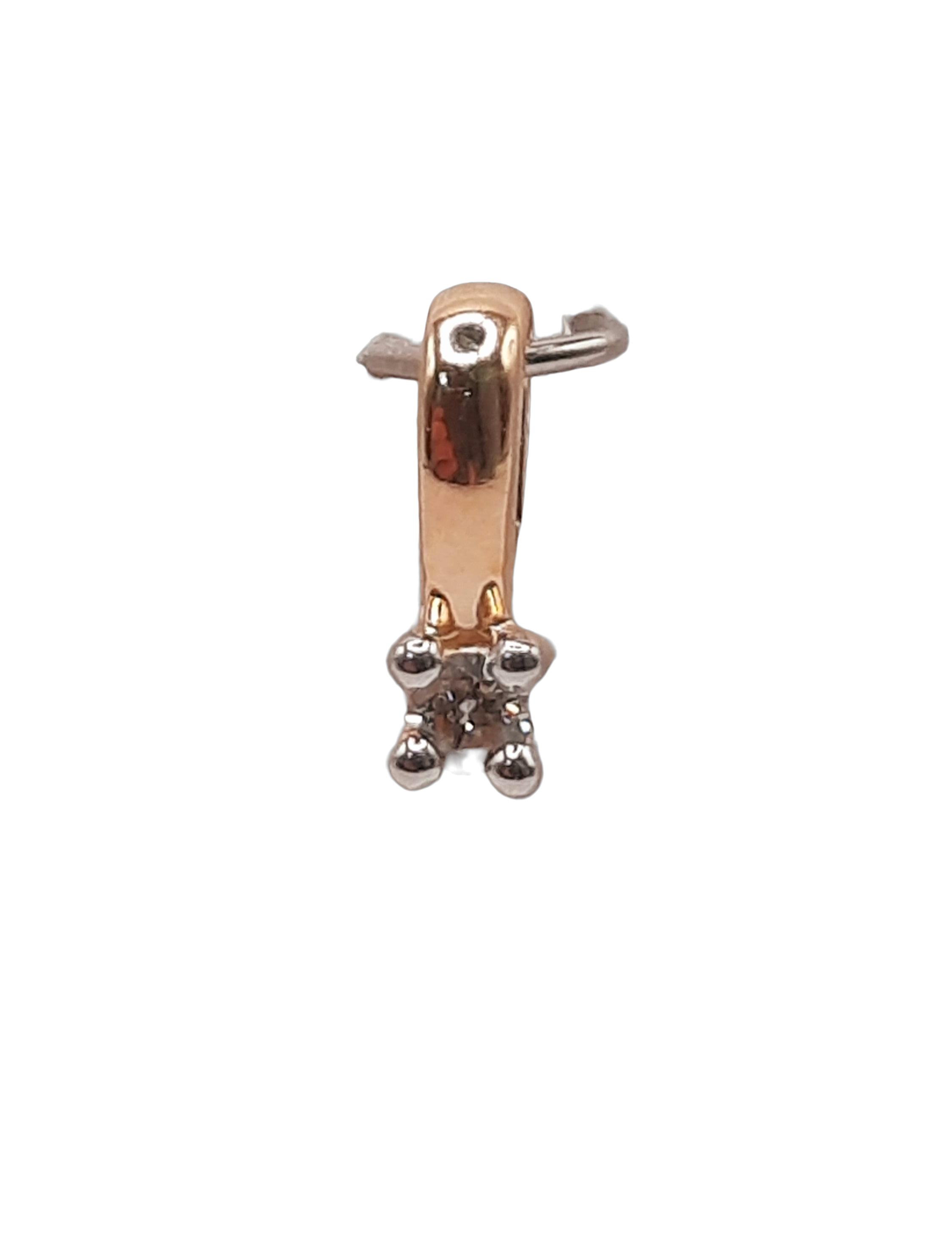 Deze prachtige Diamanten 14KT hanger, modelnummer 0002282, is een briljantjuweel van een niet-gespecificeerd merk. Gemaakt van goud, met een stralende 14kt afwerking en een H-kleur diamant met SI1 zuiverheid en briljante slijpvorm. Perfect om te dragen bij speciale gelegenheden of om een alledaagse look een luxueuze touch te geven. Breedte: 3,2mm.