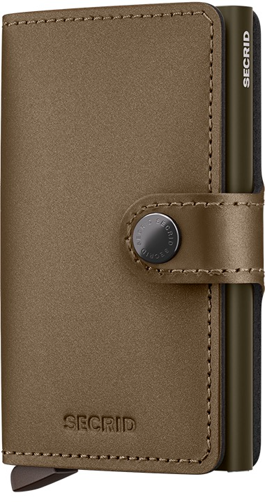 Miniwallet Matte Satin Bronze &ndash; Tijdloze Elegantie in Compact Formaat

Maak kennis met de Miniwallet Matte Satin Bronze van Secrid &ndash; een verfijnde combinatie van warme bronskleur en een subtiele matte satijnglans, verpakt in een slanke en functionele leren portemonnee. Deze stijlvolle uitvoering is vervaardigd van hoogwaardig Europees rundleer en met vakmanschap geproduceerd in Nederland.

De Matte Satin Bronze afwerking geeft de Miniwallet een luxe en moderne uitstraling. De zachte metallic gloed zorgt voor een elegante look zonder te overheersen, waardoor deze compacte portemonnee perfect past bij zowel zakelijke als casual outfits. Het duurzame leer is bestand tegen dagelijks gebruik en behoudt langdurig zijn karakter.

Wil je meer weten over het leer, het productieproces en hoe je jouw Miniwallet het beste onderhoudt? Bezoek onze leerpagina voor uitgebreide informatie en verzorgingstips.

Wat past er in de Miniwallet Matte Satin Bronze?

Dankzij het slimme ontwerp biedt deze compacte leren portemonnee verrassend veel ruimte:

4 verdikte kaarten of 6 platte kaarten in de aluminium Cardprotector

4 extra kaarten in het leren omhulsel

Papieren bankbiljetten

Visitekaartjes

Bonnetjes

De ge&iuml;ntegreerde aluminium Cardprotector beschermt je kaarten tegen buigen, breken en ongewenst uitlezen (RFID-bescherming).

Specificaties Miniwallet Matte Satin Bronze

Afmetingen: 65 x 102 x 21 mm

Gewicht: 72 g

Materiaal: Europees rundleer met matte satijnafwerking

Productie: Ontworpen en gemaakt in Nederland

Waarom kiezen voor de Miniwallet Matte Satin Bronze?

Luxe matte metallic uitstraling

Compact en lichtgewicht formaat

Duurzaam premium leer

Optimale RFID-bescherming

Geschikt voor dames en heren

De Miniwallet Matte Satin Bronze combineert stijl, veiligheid en functionaliteit in &eacute;&eacute;n compact ontwerp. Ideaal voor dagelijks gebruik &eacute;n een perfect cadeau voor wie houdt van subtiele luxe met karakter.