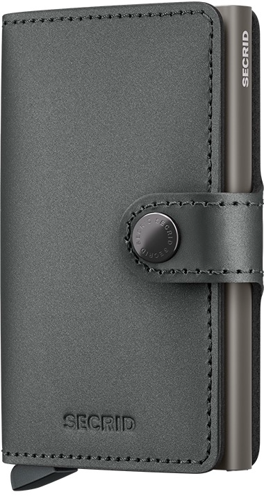 Miniwallet Matte Satin Steel &ndash; Moderne Kracht in Compact Formaat

Ontdek de Miniwallet Matte Satin Steel van Secrid &ndash; een krachtige combinatie van koele staalgrijze tinten en een verfijnde matte satijnafwerking. Deze compacte leren portemonnee straalt moderne elegantie uit en is ontworpen voor wie houdt van een minimalistische, industri&euml;le look met premium uitstraling.

De Matte Satin Steel uitvoering is vervaardigd van hoogwaardig Europees rundleer en met vakmanschap geproduceerd in Nederland. De subtiele metallic glans geeft het leer een eigentijdse uitstraling zonder opvallend te zijn. Dankzij de duurzame afwerking is deze Miniwallet bestand tegen intensief dagelijks gebruik en blijft hij lang mooi.

Wil je meer weten over het leer, het productieproces of het onderhoud? Bezoek onze leerpagina voor uitgebreide informatie en verzorgingstips, zodat jouw Miniwallet in topconditie blijft.

Wat past er in de Miniwallet Matte Satin Steel?

Het slimme en compacte ontwerp biedt verrassend veel opbergruimte:

4 verdikte kaarten of 6 platte kaarten in de aluminium Cardprotector

4 extra kaarten in het leren omhulsel

Papieren bankbiljetten

Visitekaartjes

Bonnetjes

De ge&iuml;ntegreerde aluminium Cardprotector beschermt je kaarten tegen buigen, breken en ongewenst uitlezen (RFID-bescherming).

Specificaties Miniwallet Matte Satin Steel

Afmetingen: 65 x 102 x 21 mm

Gewicht: 72 g

Materiaal: Europees rundleer met matte satijnafwerking

Productie: Ontworpen en gemaakt in Nederland

Waarom kiezen voor de Miniwallet Matte Satin Steel?

Stoere staalgrijze kleur met subtiele metallic look

Compact en lichtgewicht ontwerp

Hoogwaardig en duurzaam leer

RFID-bescherming voor optimale veiligheid

Geschikt voor zowel dames als heren

De Miniwallet Matte Satin Steel is de perfecte keuze voor wie op zoek is naar een compacte portemonnee met een moderne, industri&euml;le uitstraling. Ideaal voor dagelijks gebruik &eacute;n een stijlvol cadeau met karakter.