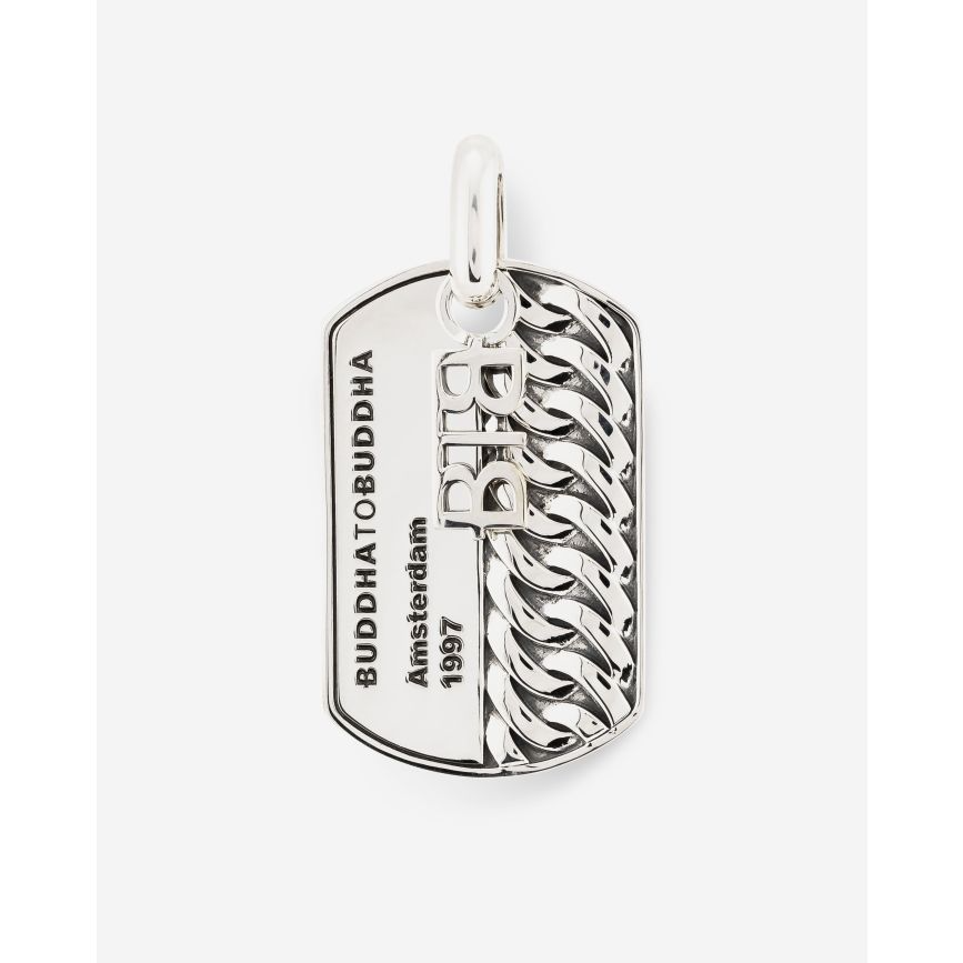 Met deze stoere Chain Army Tag Pendant geef jij je ketting een unieke touch! De pendant, gebaseerd op de populaire Chain-schakel, is van hoogwaardige kwaliteit en wordt met de hand gemaakt van gerecycled zilver. De Chain Army Tag Pendant past op alle halskettingen van Buddha to Buddha. Je koopt onze sieraden niet, maar je geeft ze cadeau.