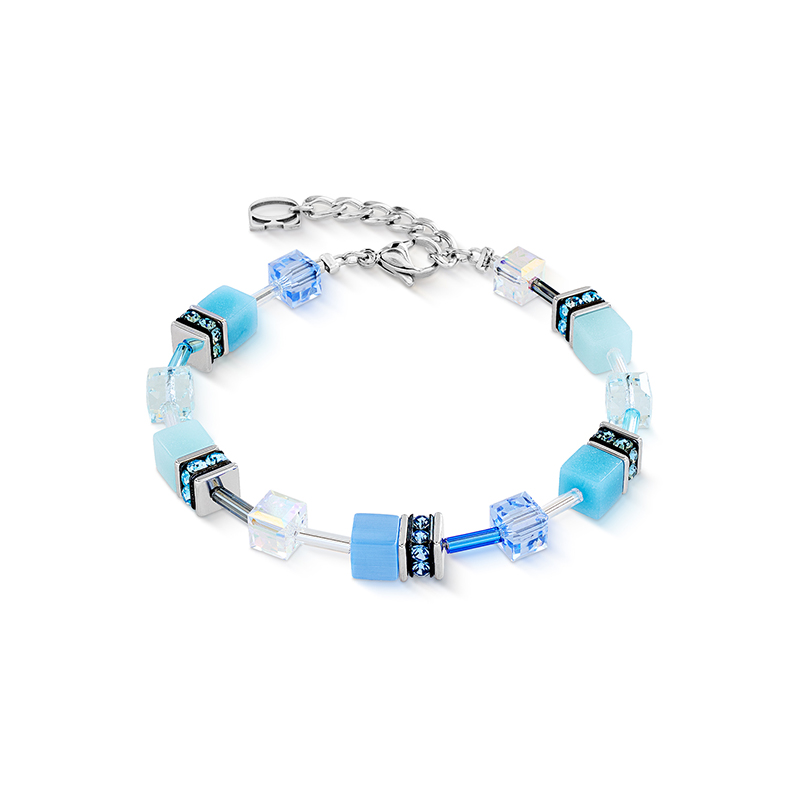Dit COEUR DE LION ARMBAND met modelnummer 2838/30-2007 is een verfijnd juweeltype, namelijk een prachtig BRACELET in de JEWEL categorie. Het is ideaal te dragen als een statement stuk op zichzelf of gecombineerd met andere sieraden voor een gelaagde look. Perfect voor zowel dagelijks gebruik als speciale gelegenheden. Voeg een vleugje elegantie toe aan elke outfit.