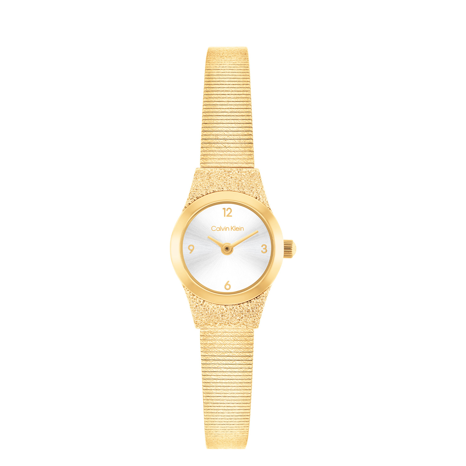 Calvin Klein Dames Horloge 18mm 
Dit Calvin Klein dameshorloge met nr CK25100193 heeft een chique ontwerp. Het stalen horloge heeft een rond goudkleurig kastje met een fijne bezel, boven en onder een ruw bewerkte rand en een zilverwitte sunray wijzerplaat. Strak aan het kastje zit een goudkleurige milanese band. Het dameshorloge heeft een mineraalglas, een doorsnee van 18mm en is 3ATM.

OVER CALVIN KLEIN
Calvin Klein is een wereldwijd lifestylemerk dat gewaagde, vooruitstrevende idealen en een verleidelijke, vaak minimalistische, esthetiek nastreeft. Calvin Klein werd groot in de jaren 70 door haar mode- en merkjeans collecties. In de jaren 80 lanceerde Calvin Klein haar spraakmakende ondergoed dat uitdrukkelijk van logo &rsquo;s voorzien was. Vanwege het grote succes is het merk ook succesvol uitgerold in Accessoires, Parfums, Home, Brillen, Golf, Horloges en Sieraden.
Sinds de oprichting in 1968 door Calvin Klein, heeft het merk haar reputatie opgebouwd als leider in de Amerikaanse mode, dankzij een cleane esthetiek en innovatieve ontwerpen. Calvin Klein wil haar publiek verleiden en inspireren door middel van provocerende beelden en opvallende ontwerpen die prikkelen. 

SPECIFICATIES:
- Mineraalglas
- Stalen goudkleurige kast
- Zilverwitte wijzerplaat 
- Stalen goudkleurige milanese band
- Ronde kastvorm, &Oslash; 18mm
- 3ATM