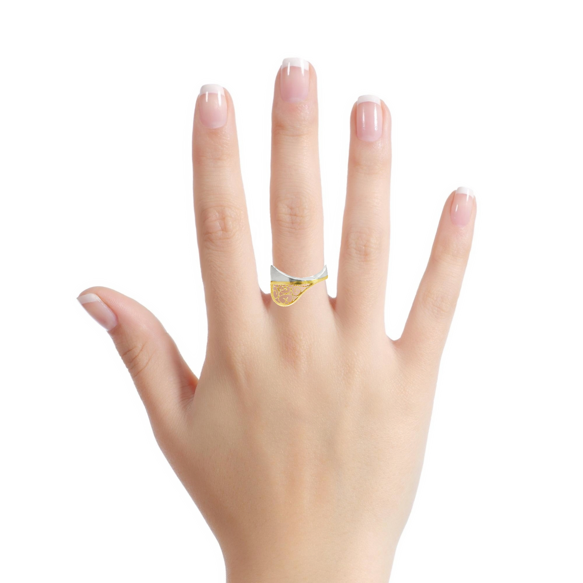 Der Ring Rins Ag/Au ist ein elegantes Schmuckst&uuml;ck aus Silber/18 Karat Gold . Er geh&ouml;rt zur Kategorie der Ringe und hat die Gr&ouml;&szlig;e 56. Tragen Sie diesen Ring am besten als stilvolles Accessoire zu formellen Anl&auml;ssen oder als allt&auml;gliches Highlight Ihres Outfits.