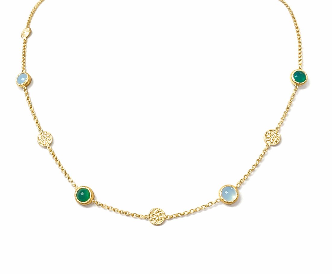 De FRI1-98, een betoverende ketting uit onze juwelencollectie, combineert elegantie met stijl. Perfect te dragen bij zowel formele als informele gelegenheden, voegt het verfijnde details toe aan elke outfit. Combineer met bijpassende accessoires voor een complete look. Laat je persoonlijkheid stralen met deze prachtige ketting in het juwelen assortiment.