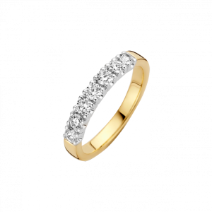 7 prachtige briljanten in de MEMOIRE ring, draagbaar elegant en schitterend, door de lage zetting bijna onverwoestbaar, heel mooi alleen te dragen of in combinatie met aanschuifringen. Je kunt je memoire ring completeren door er een set van te maken met hanger, half-creool, creool en zelfs een armband.
7 x 0.05 crt.